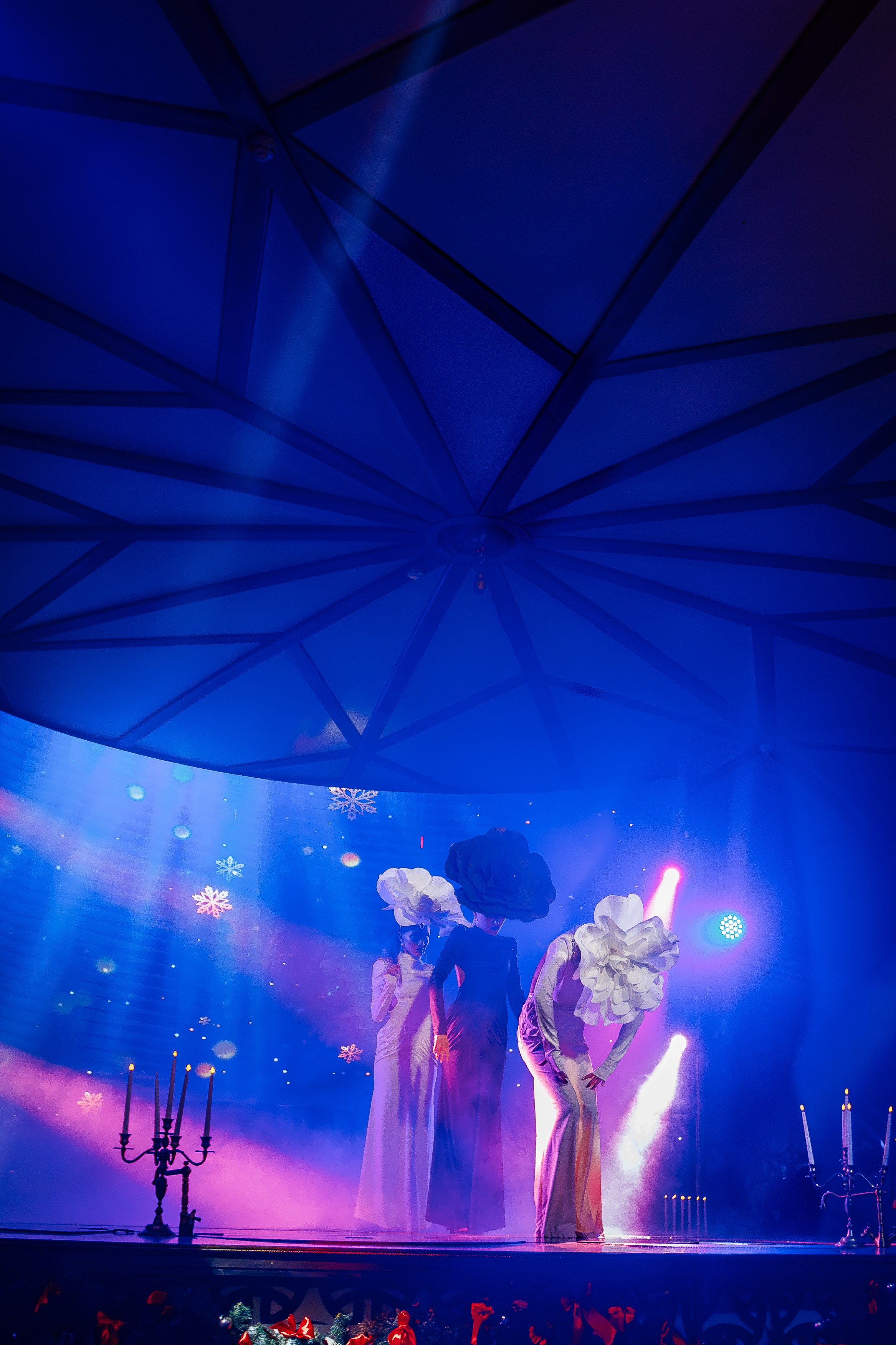 Новогодняя шоу-программа «MAGIC TIME» в PTIZZA BAR_Ялта_31.12.2025. Аминов Руслан | Фотограф