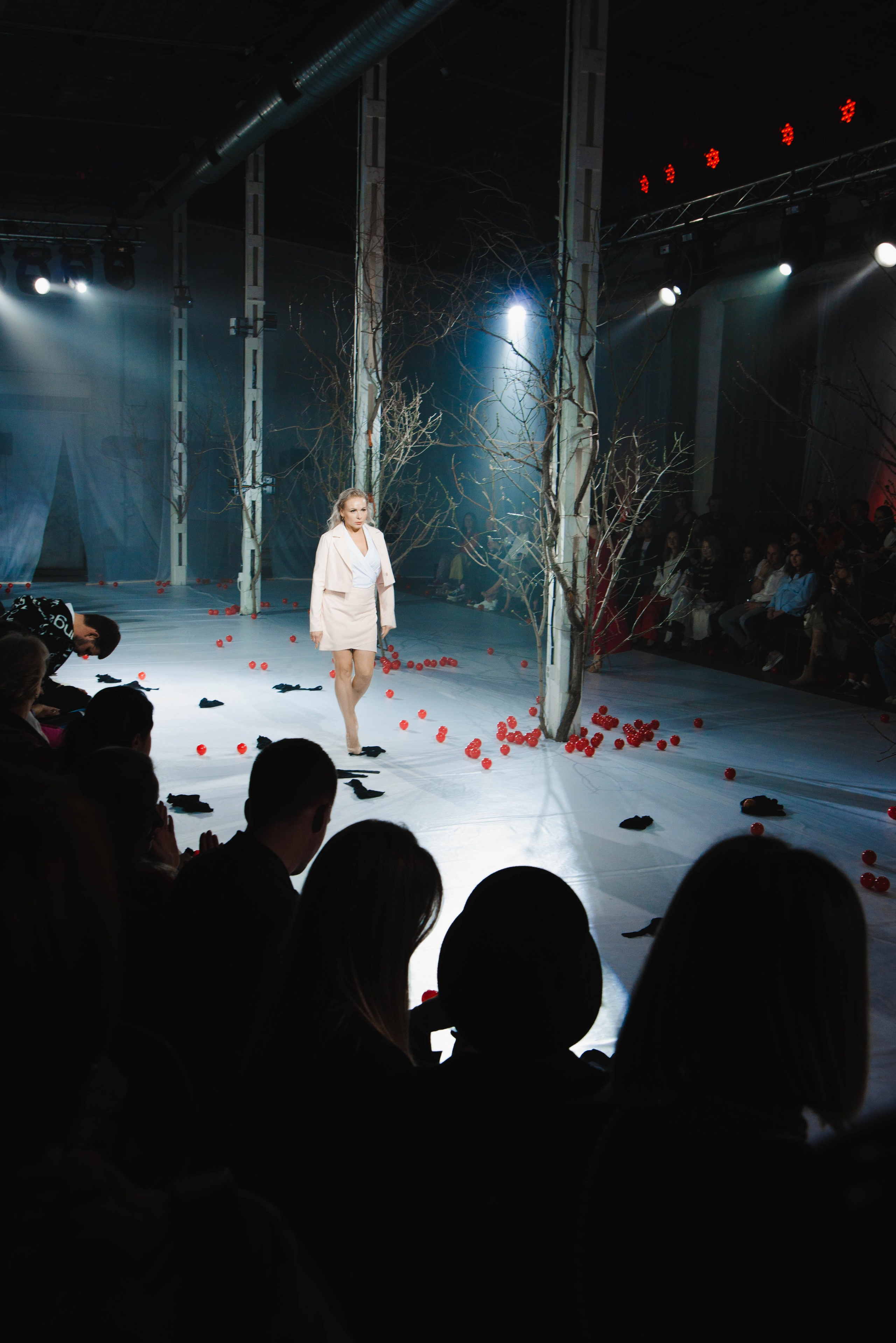 Показ «Красный Шум». Ксения Glossa. Портретный и репортажный фотограф в Самаре