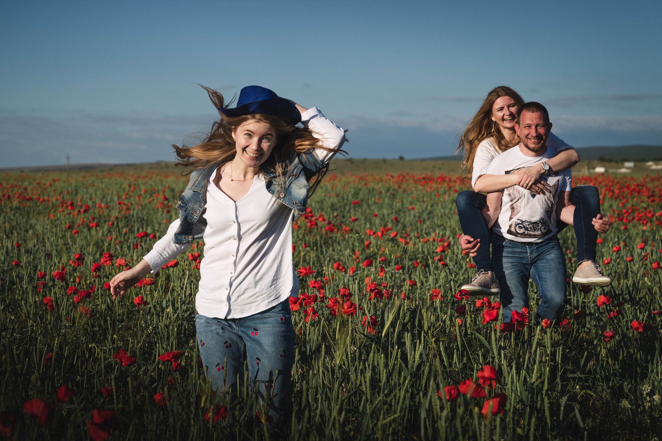 Красивый фотосет в маковом поле. Фотограф в Севастополе и Крыму Горбунов Денис
