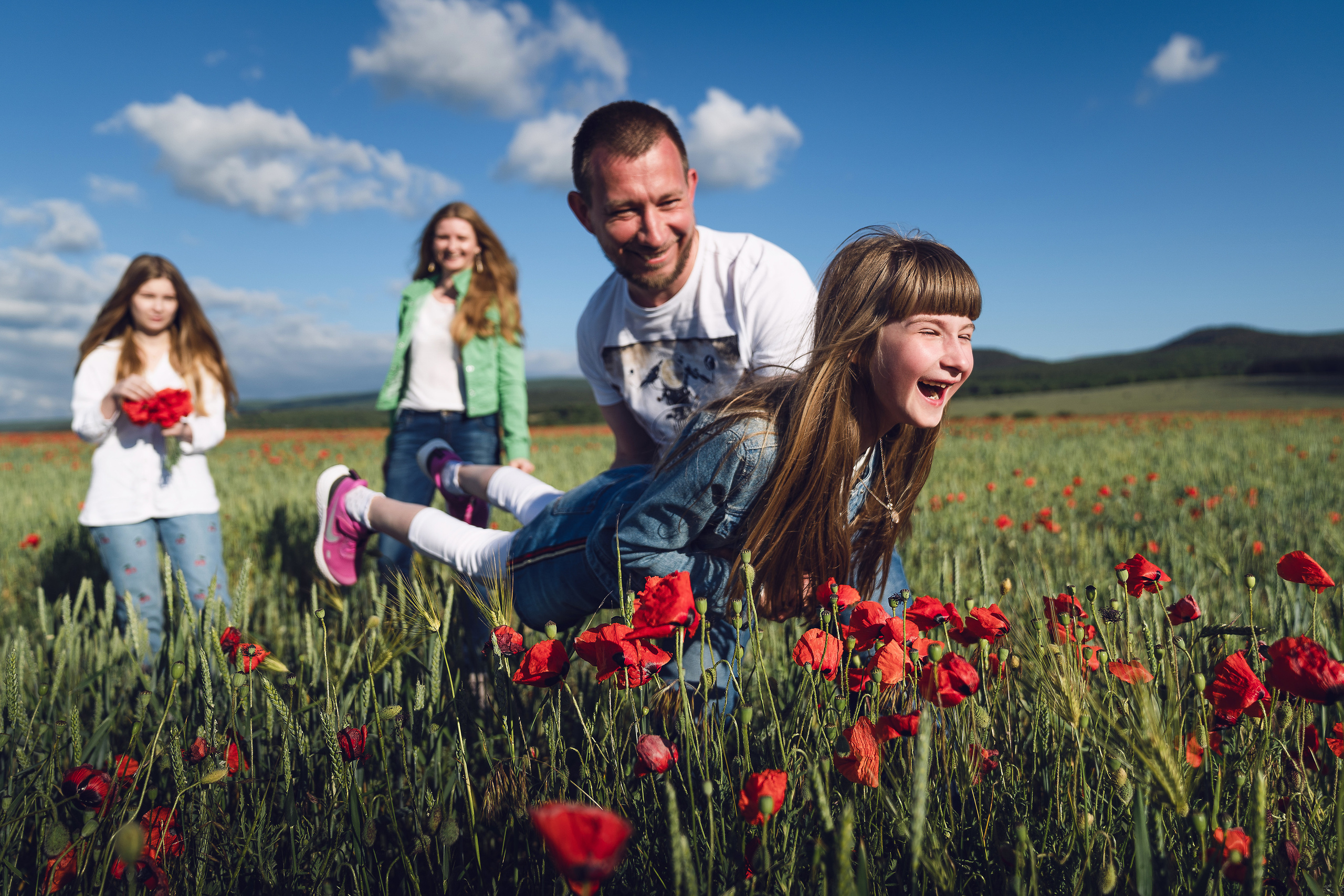 Красивый фотосет в маковом поле. Фотограф в Севастополе и Крыму Горбунов Денис