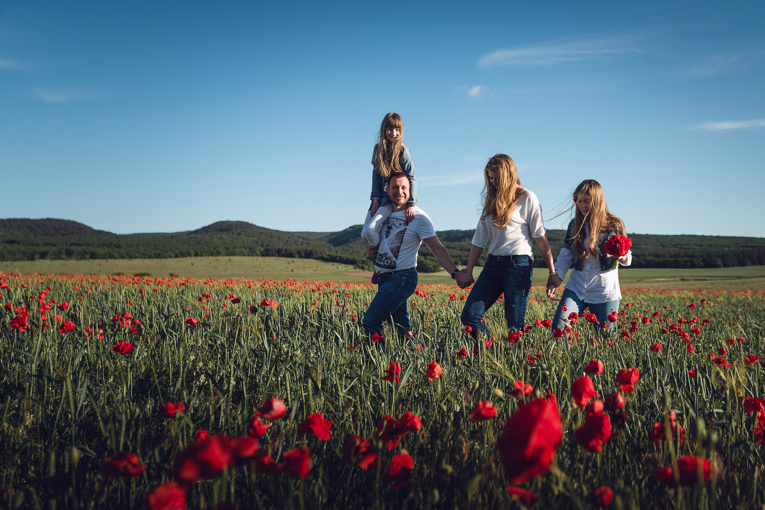 Красивый фотосет в маковом поле. Фотограф в Севастополе и Крыму Горбунов Денис