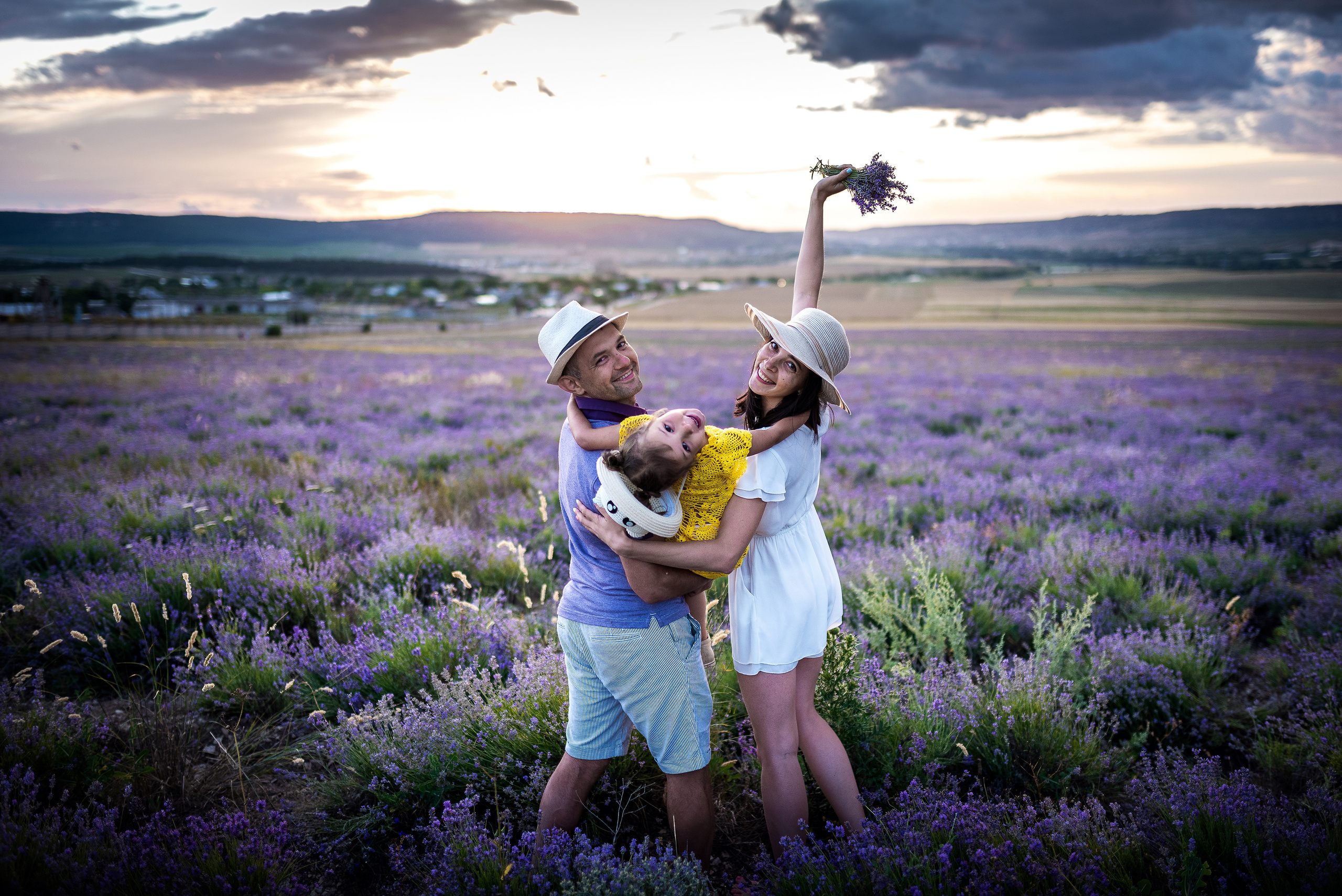 Съемка семьи в лавандовом поле. Фотограф в Севастополе и Крыму Горбунов Денис