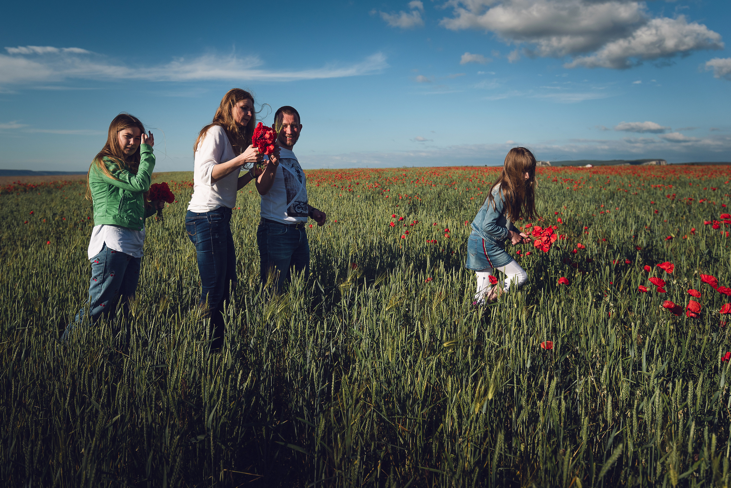 Красивый фотосет в маковом поле. Фотограф в Севастополе и Крыму Горбунов Денис
