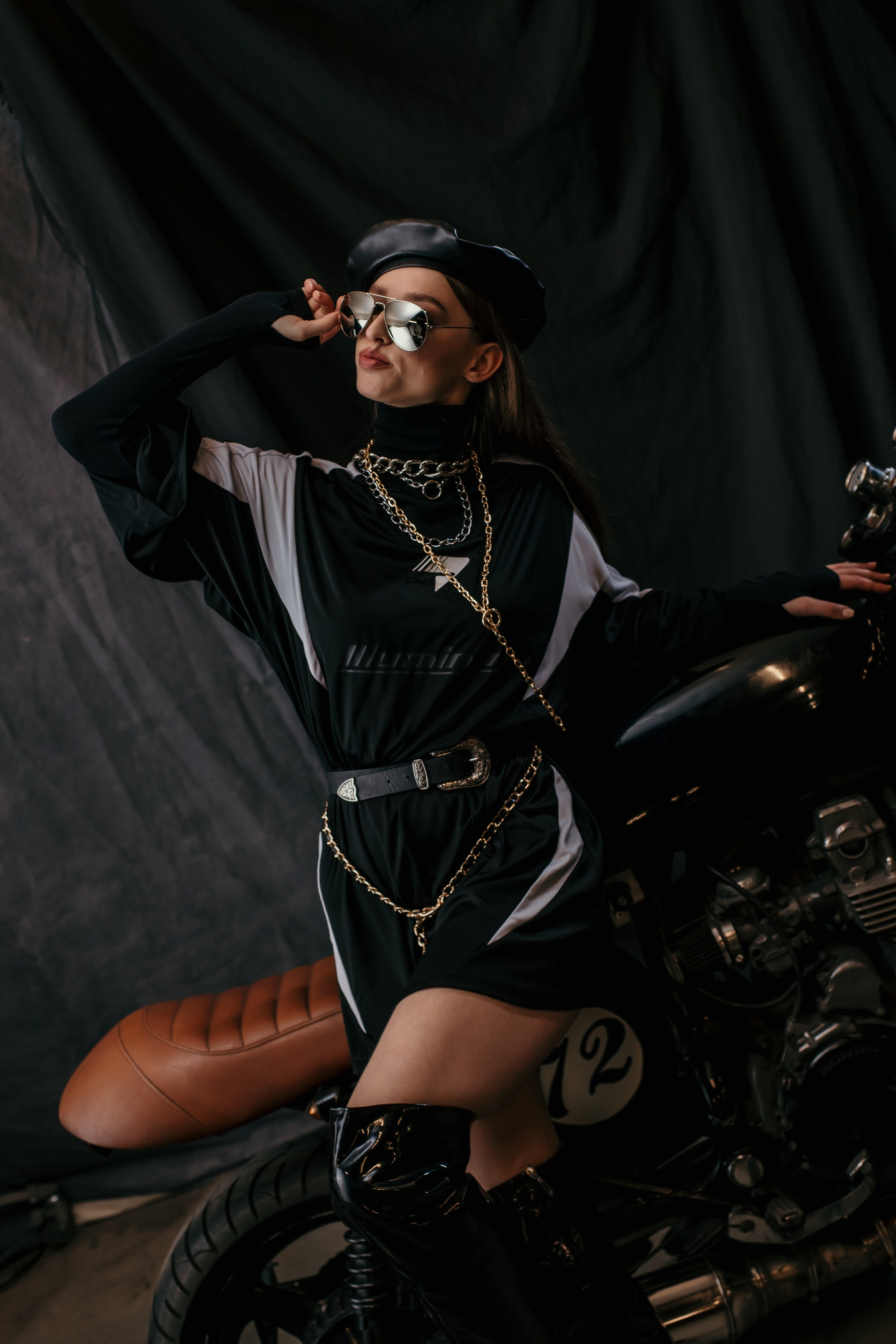 Девушки-байкеры — Фотосессия с мотоциклом в Питере. Свадебный, семейный, портретный, репортажный фотограф в Санкт-Петербурге