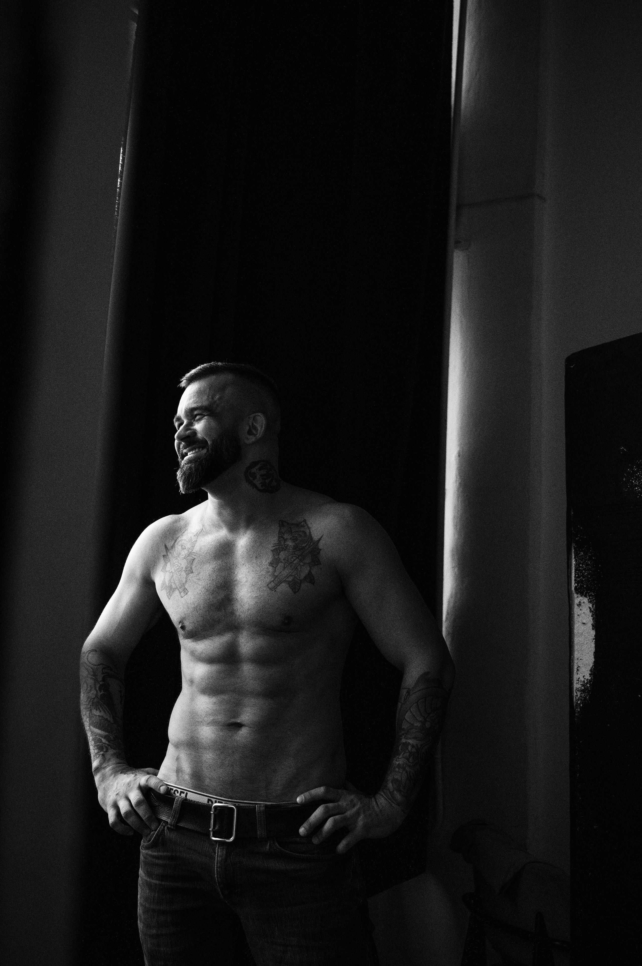 Мужской фотограф. Профессиональный фотограф беременности в СПБ. Стильные фотосессии беременности в стиле минимализм и классическая фотография