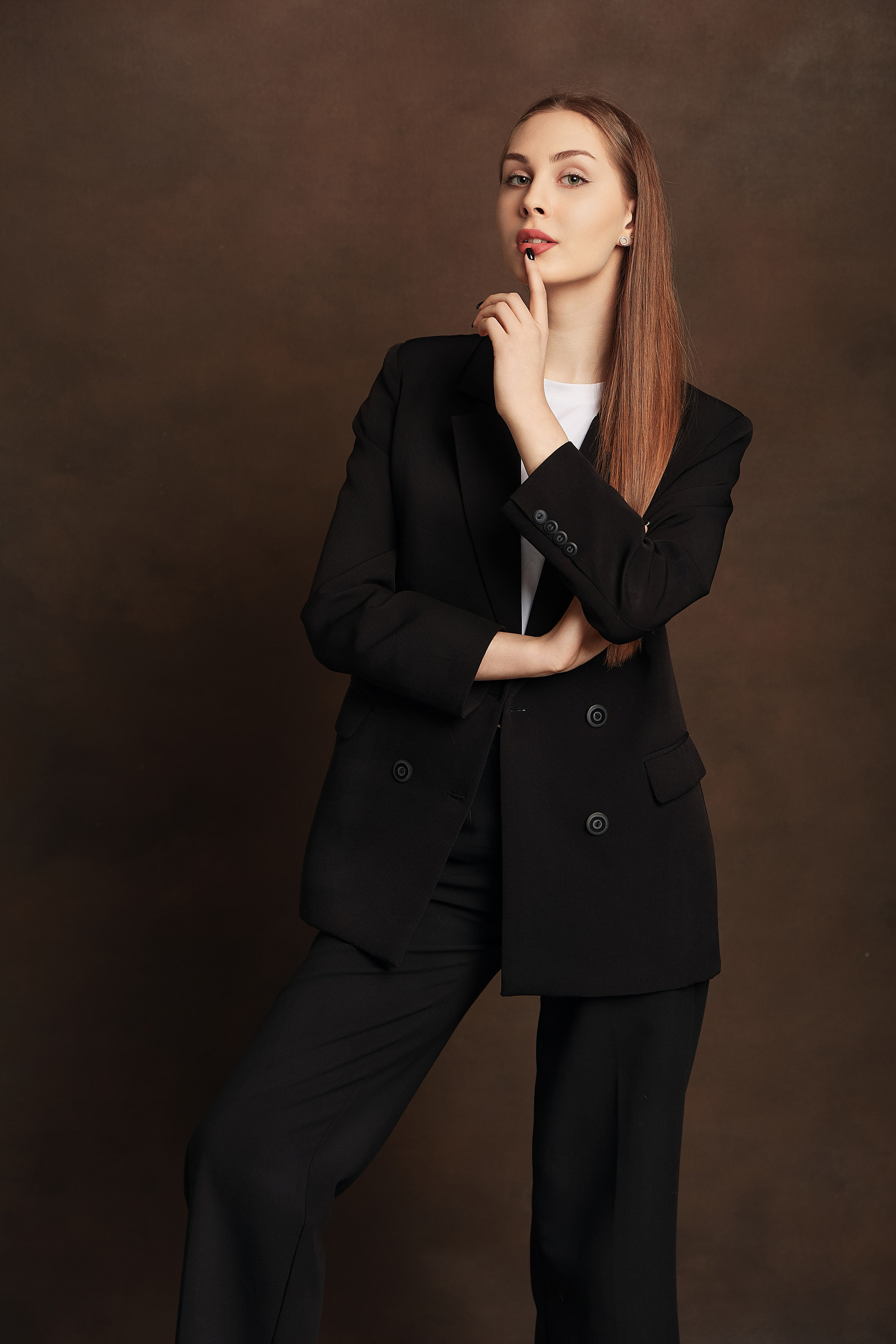 Одиночный портрет юной девушки