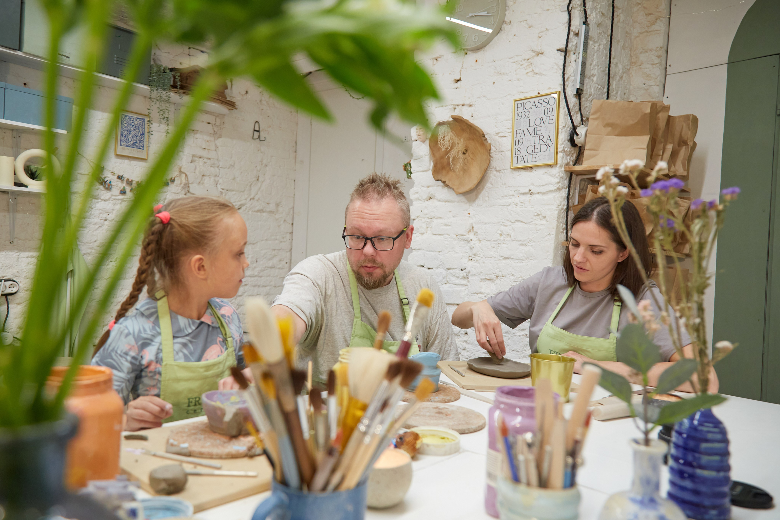 Семья в гончарной мастерской. Budanovaphoto.ru