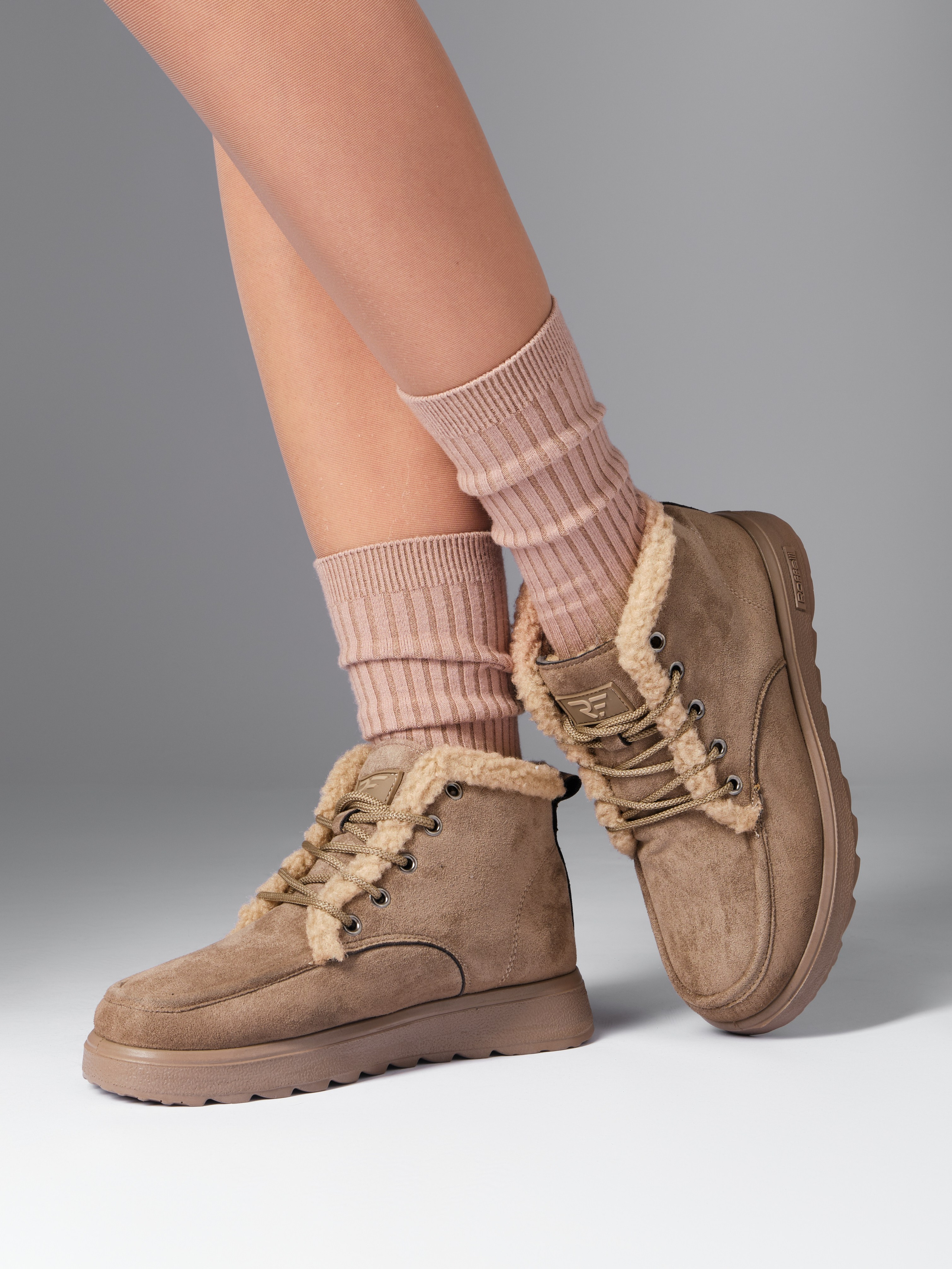 Низкая обувь. Фотостудия для Wildberries Ozon