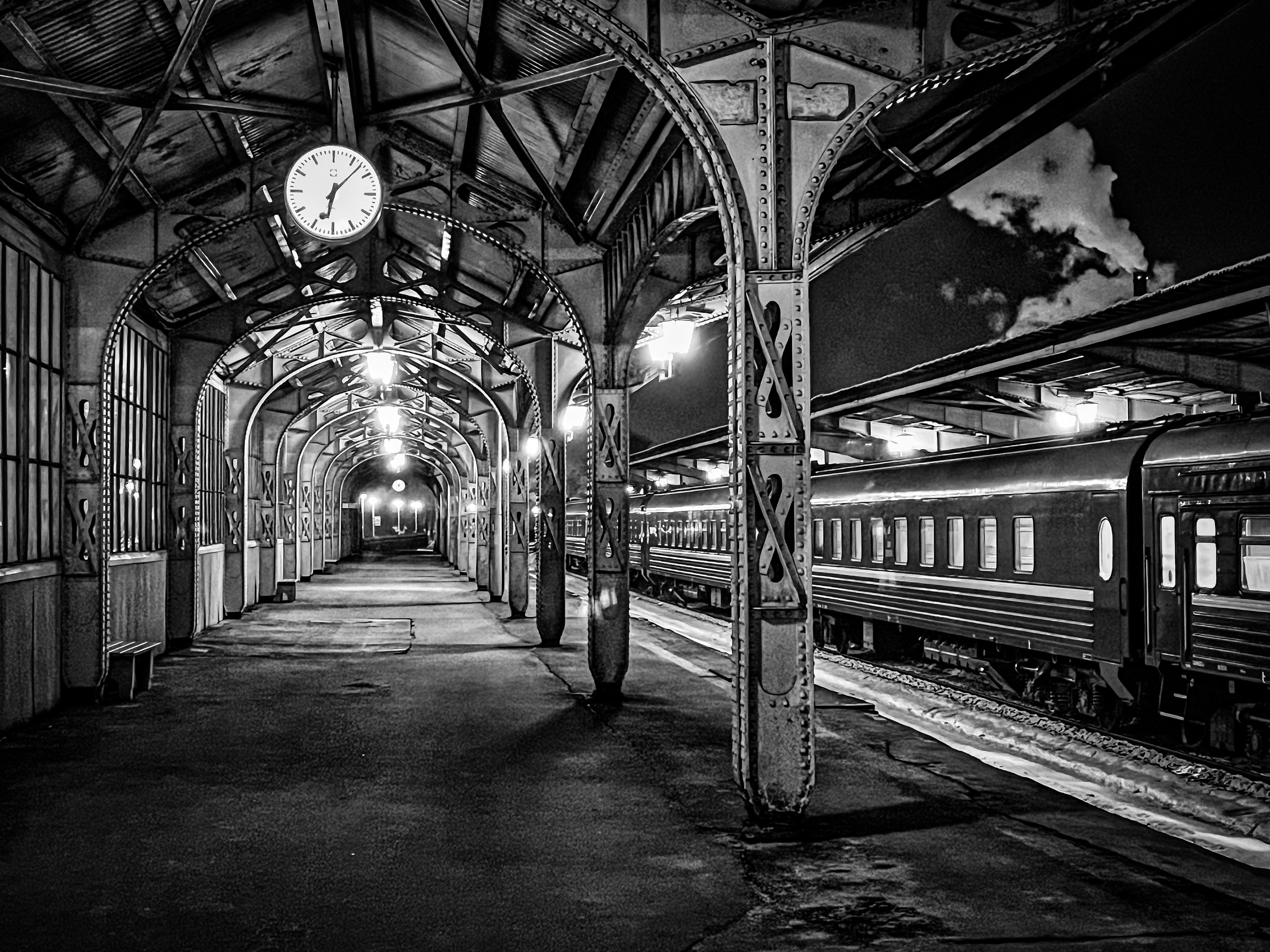 Самолетом, поездом, автомобилем. Фотограф Владимир Остапенко