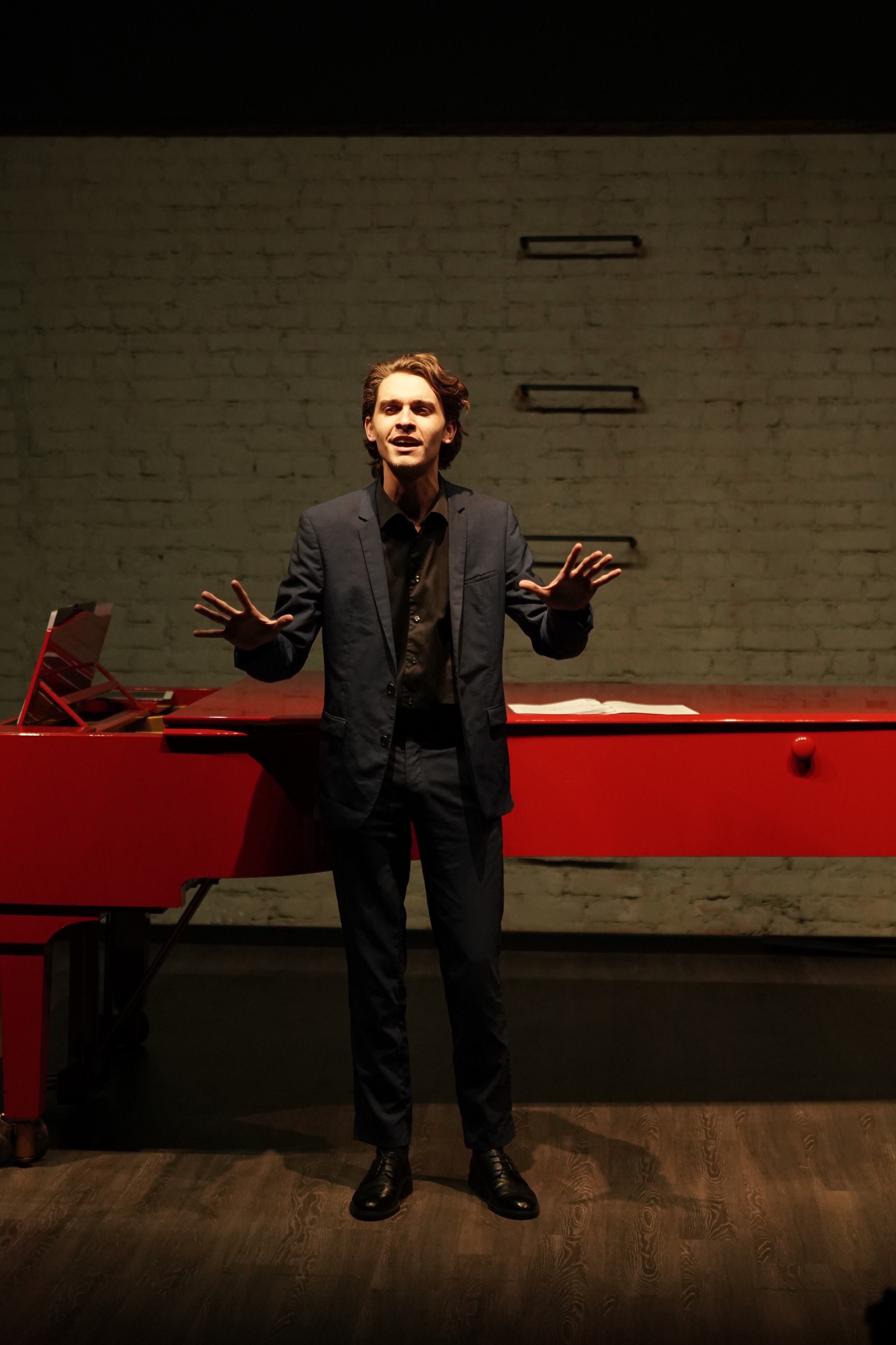 В сумраке Есенин-центра. 7/11/25. Фотограф Строгино Яна Гавриленко