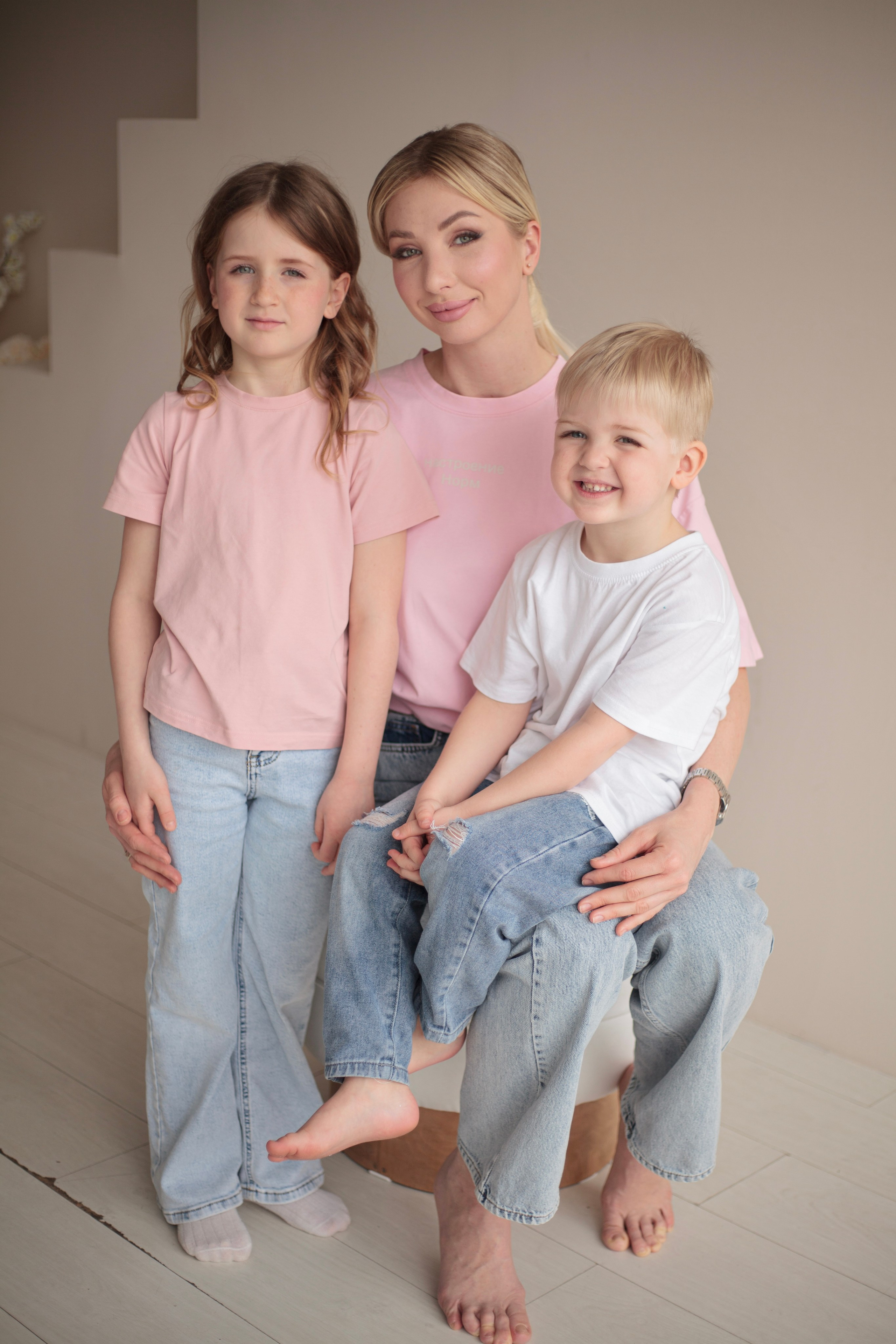 Семейная студийная съемка. Фотограф беременности и семейных историй в Москве Юлия Варт