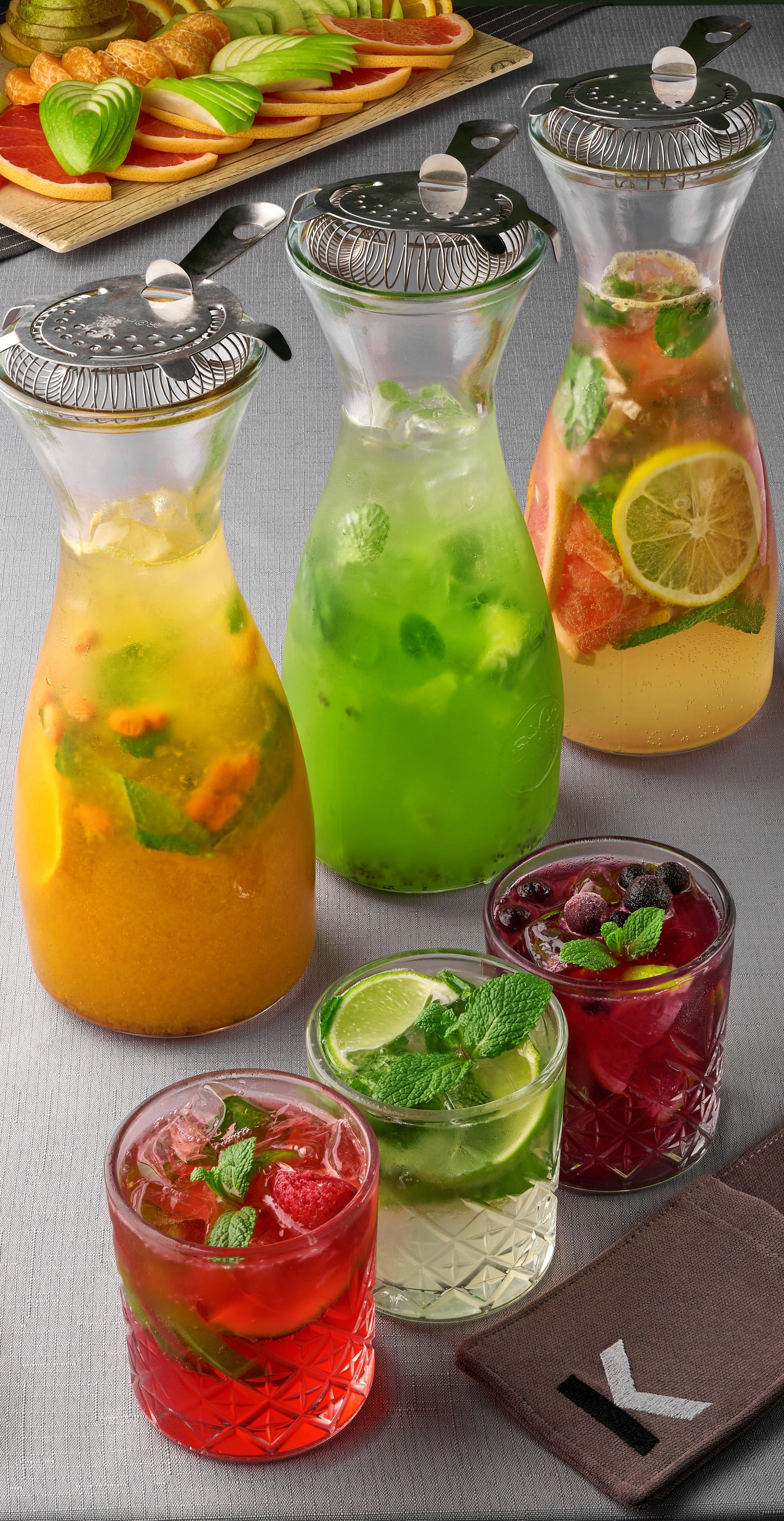 Фотосъёмка напитков для меню ресторана, лимонады и коктейли в одном кадре, композиция под широкий формат разворота