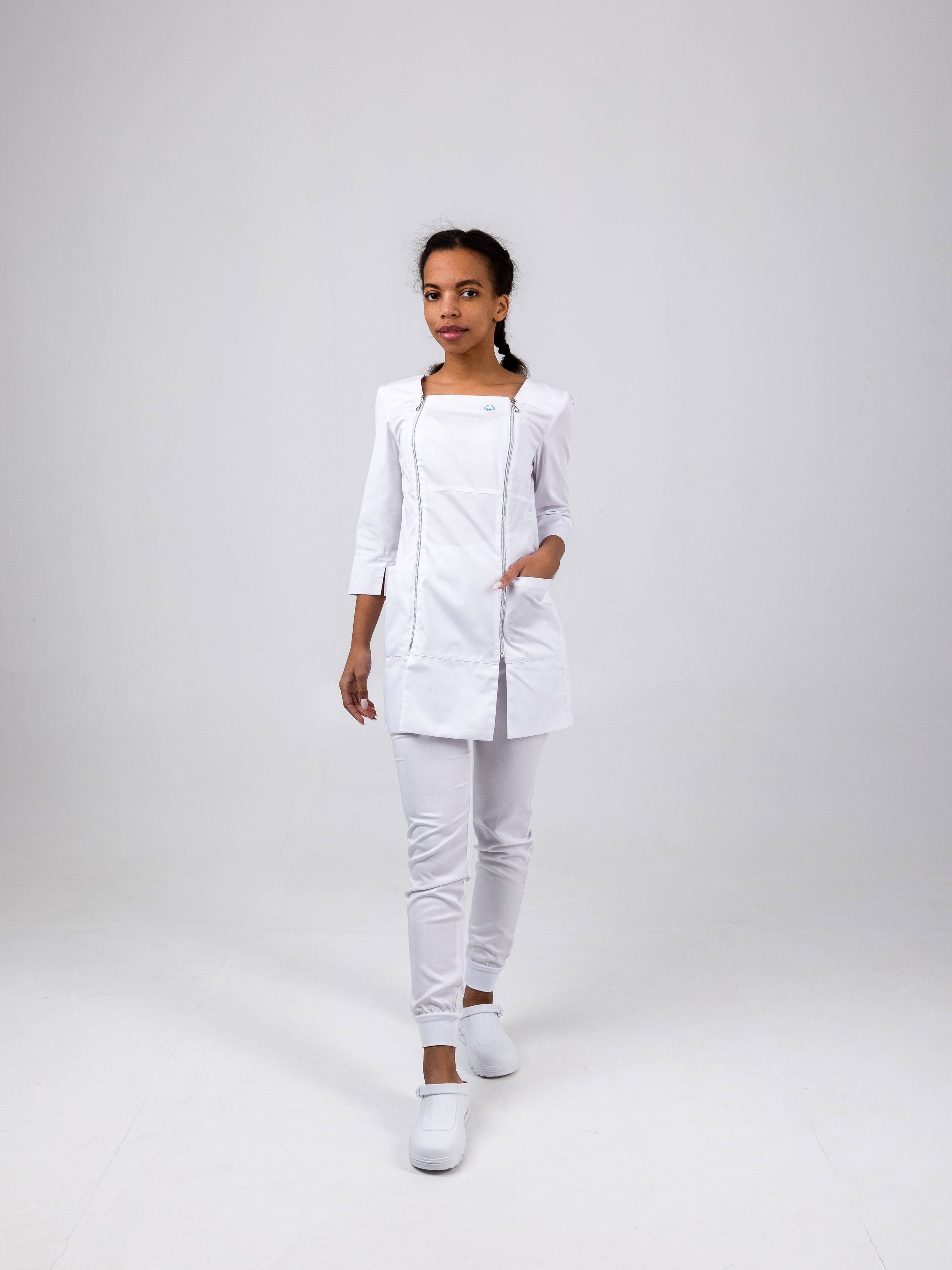 White Wears медицинская одежда премиум качества. Фотограф FOTOBANKA