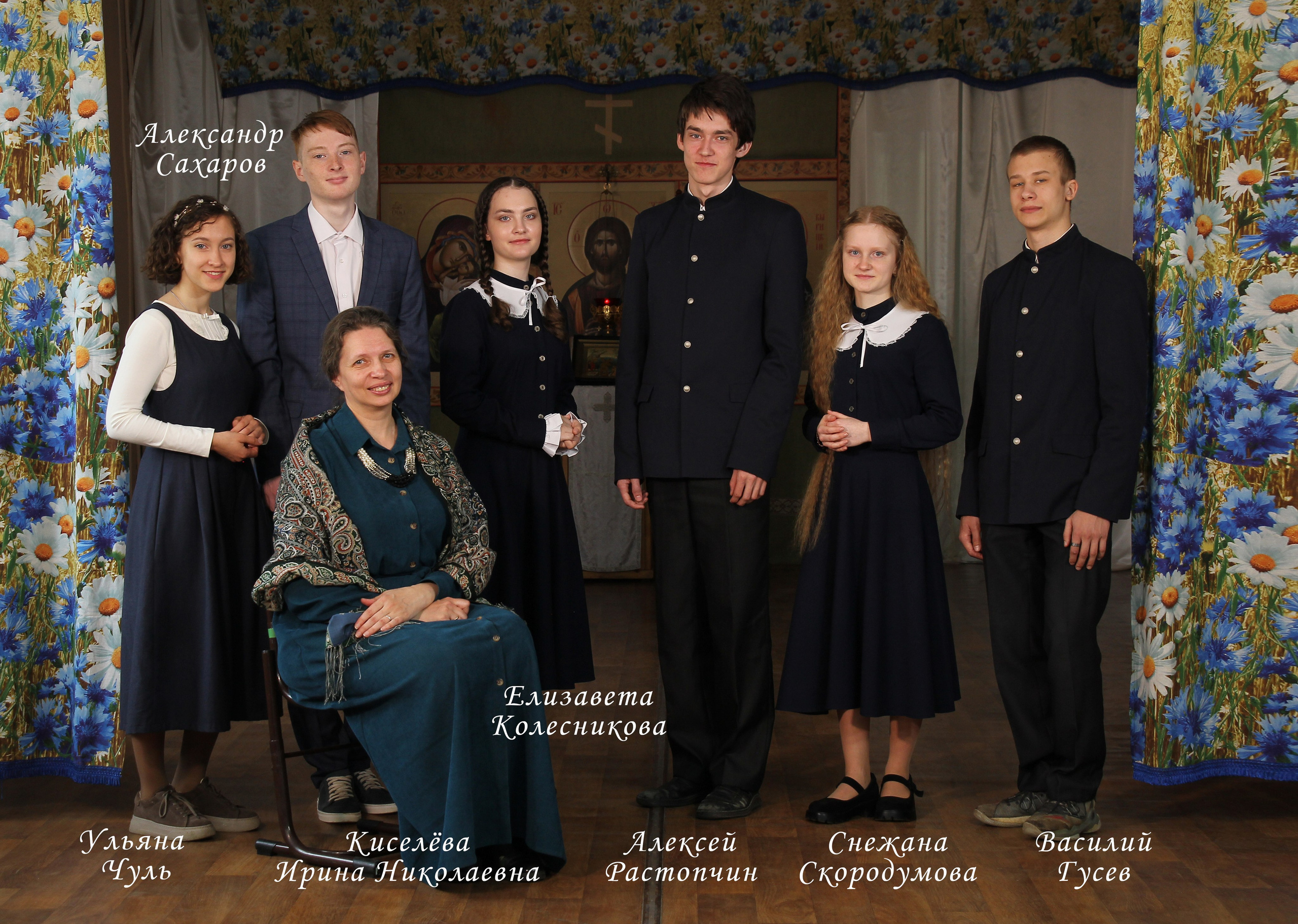 Выпускной альбом «Гимназия» для 11 класса. Твердая фотообложка. Страницы из картона с глянцевой ламинацией. От трёх разворотов. Фотограф в Москве Юлия Карпова