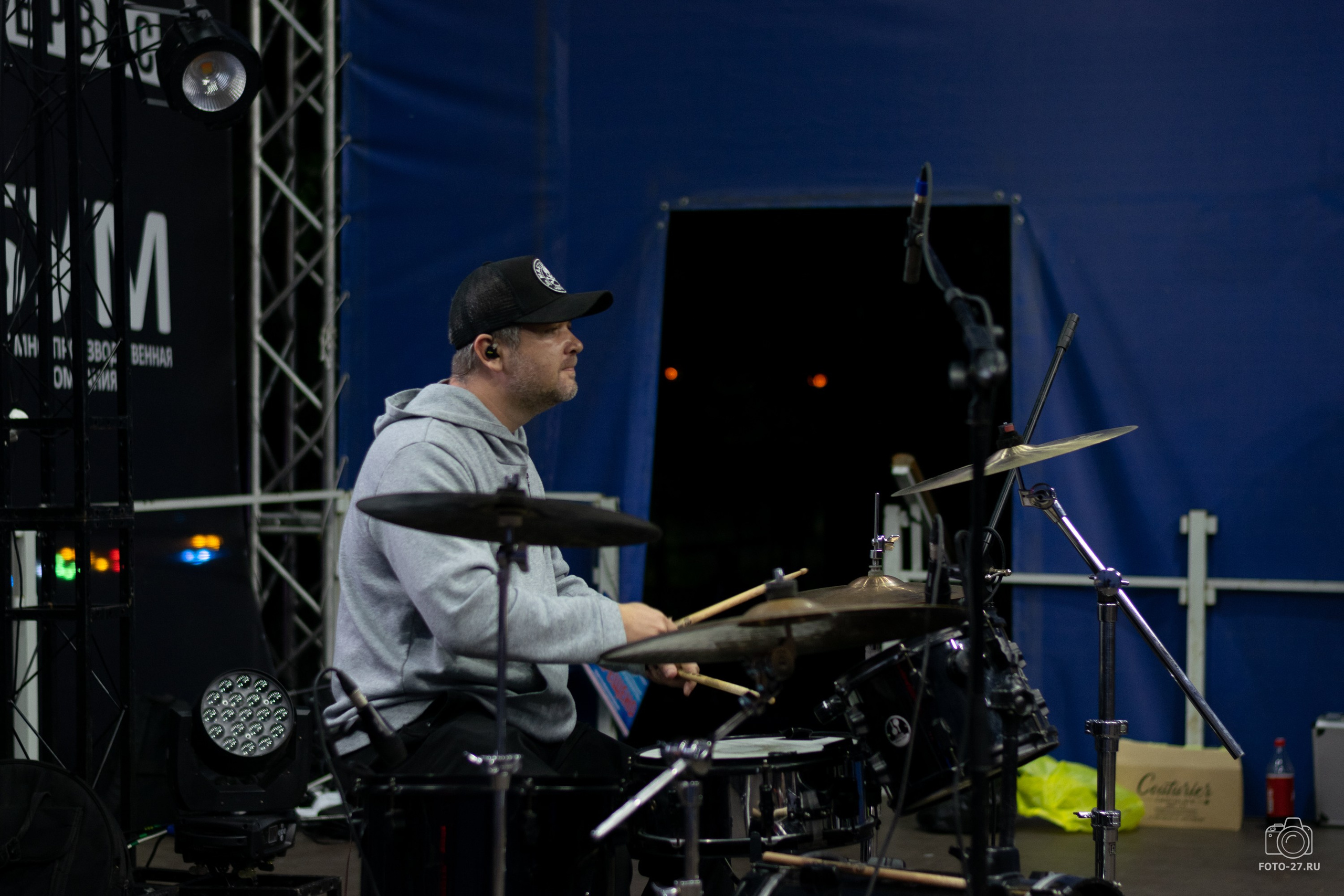 Антон Курдюмов фотограф в Хабаровске Рина Курдюмова фото27 foto27 Антон Дорофеев репортажный репортаж документалист Тони и Рина фотосоздатели Международный фестиваль Рок в защиту животных Хабаровск