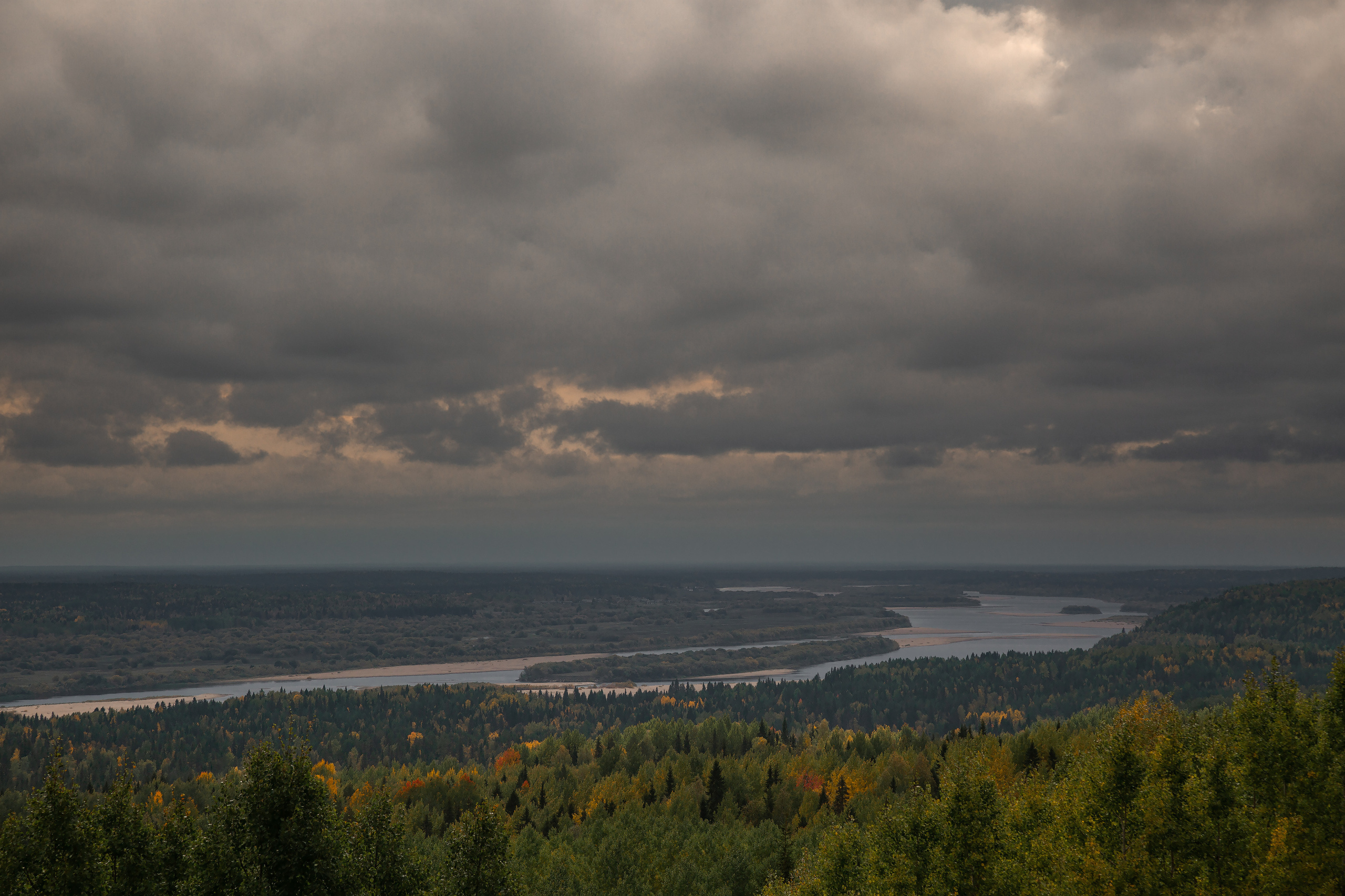вид на реку. осень