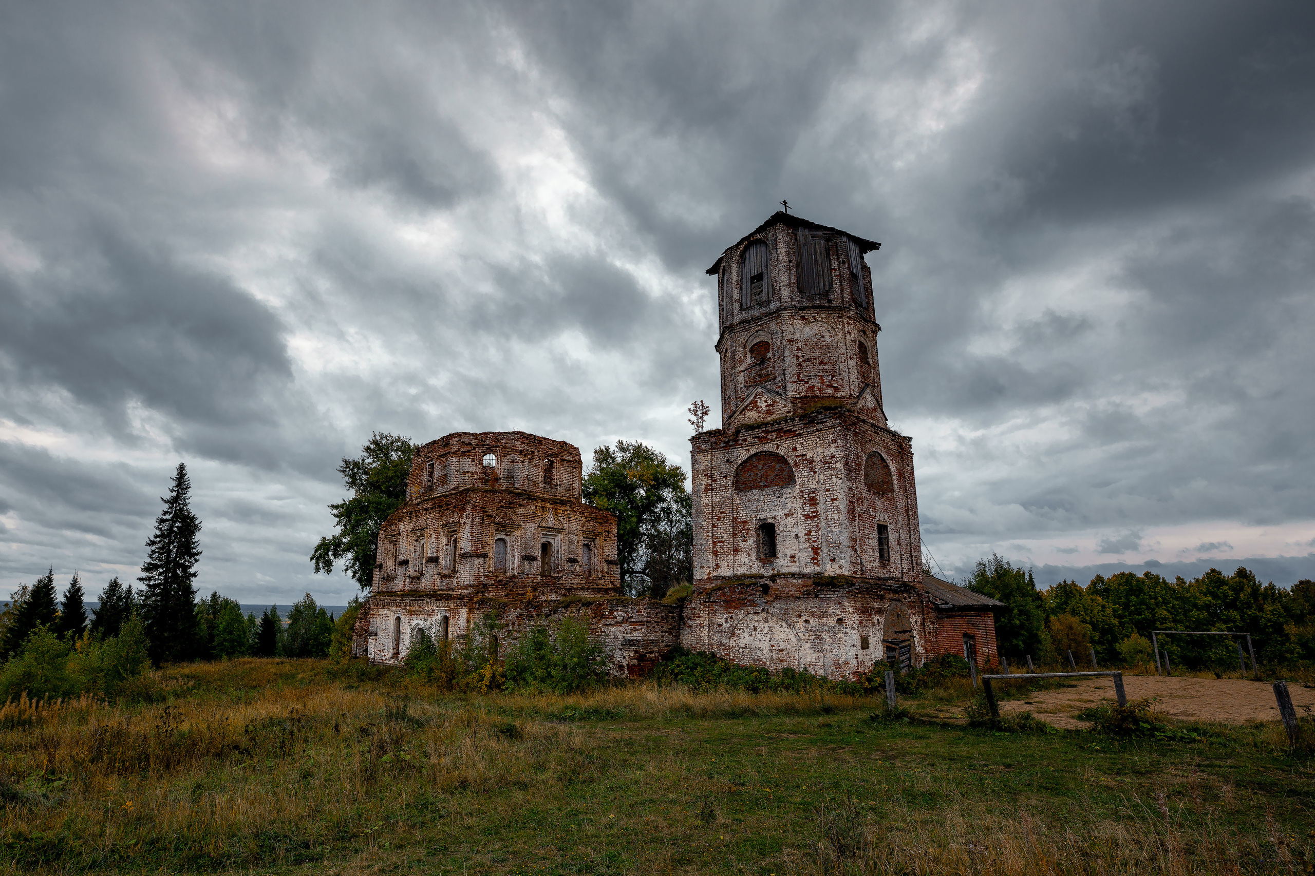 Разрушенный монастырь