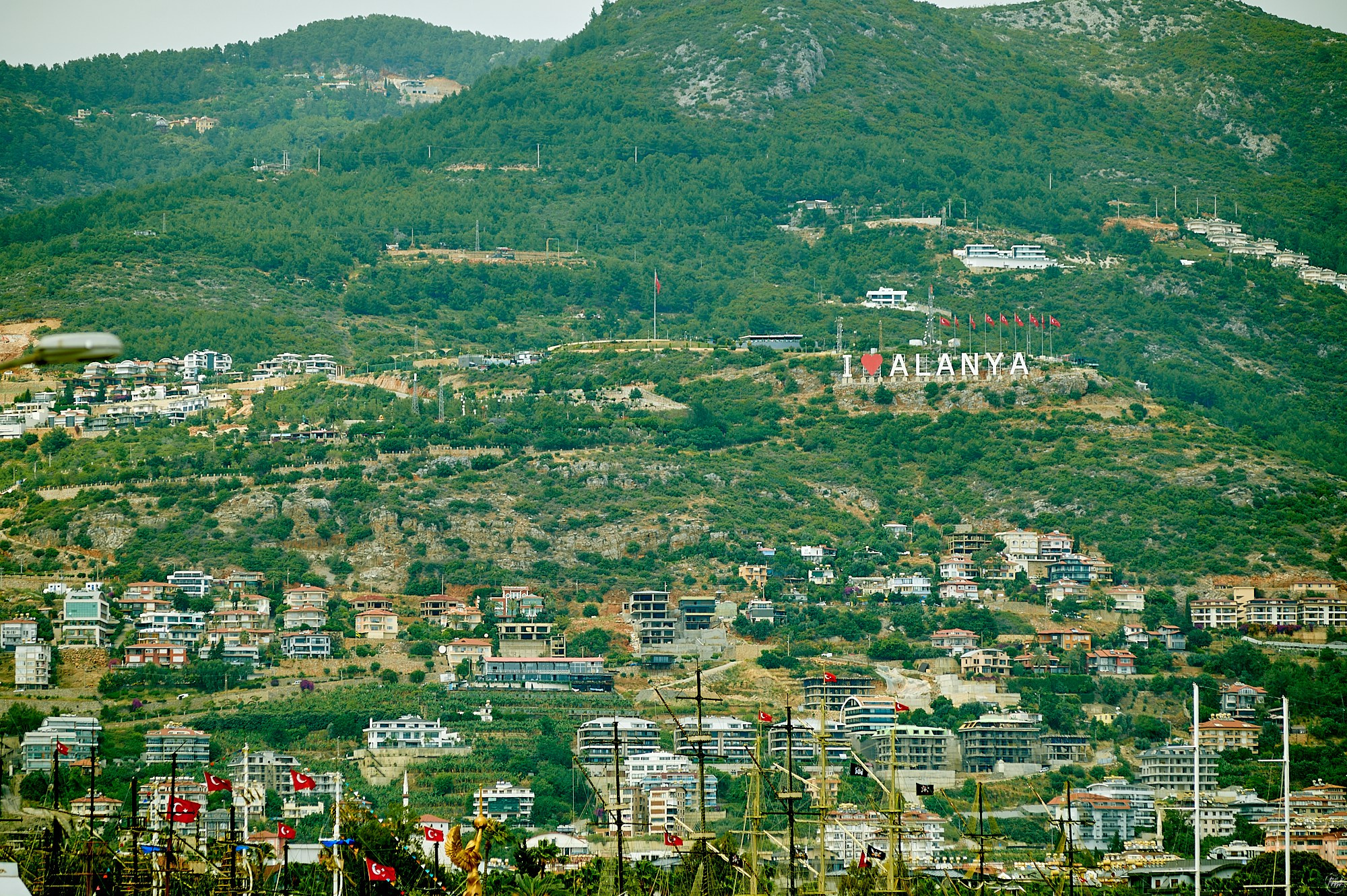Alanya, Türkiye. May 2024. Фотографии отовсюду и обо всем