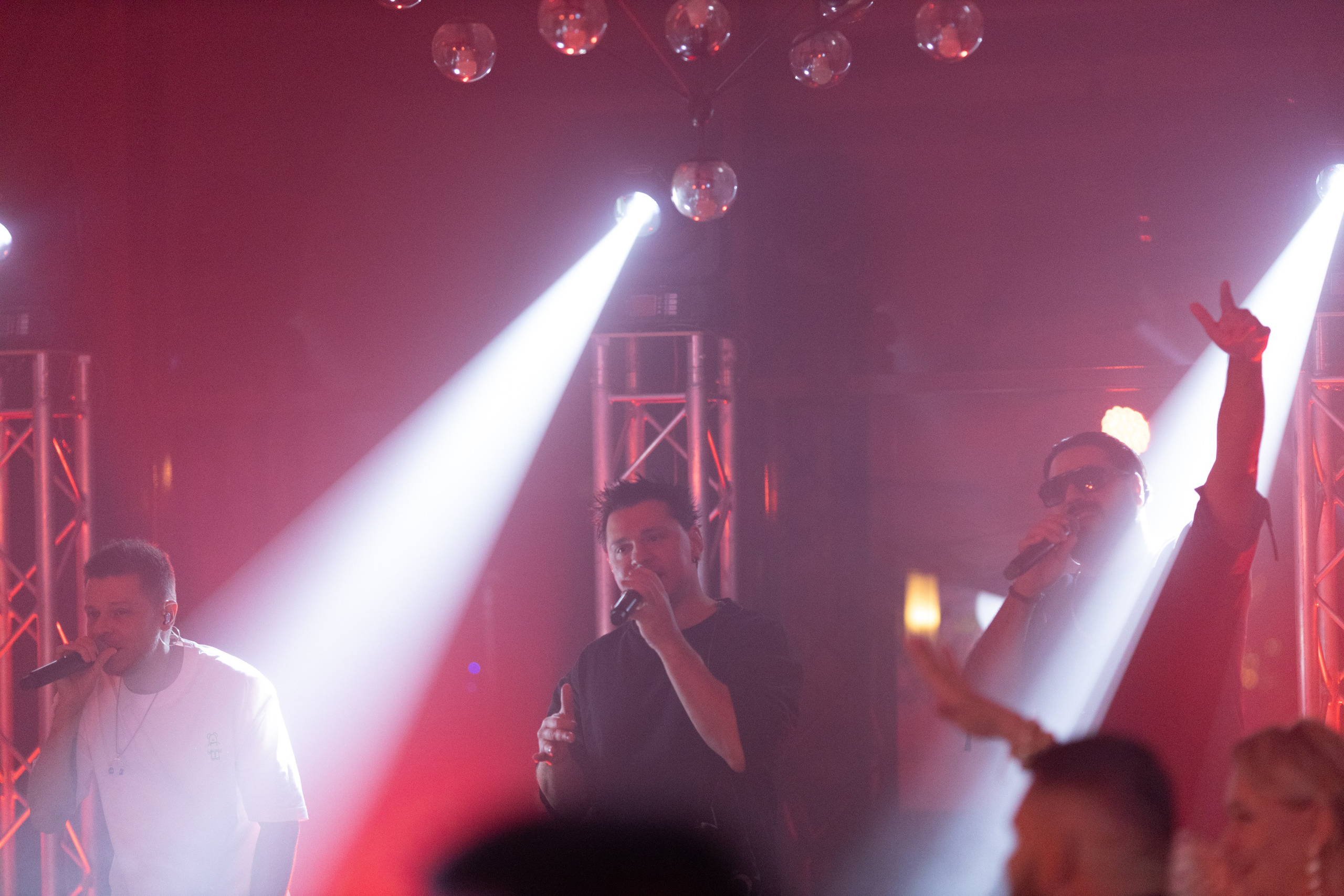 «С днем Рождения, Вика» группа «Корни»