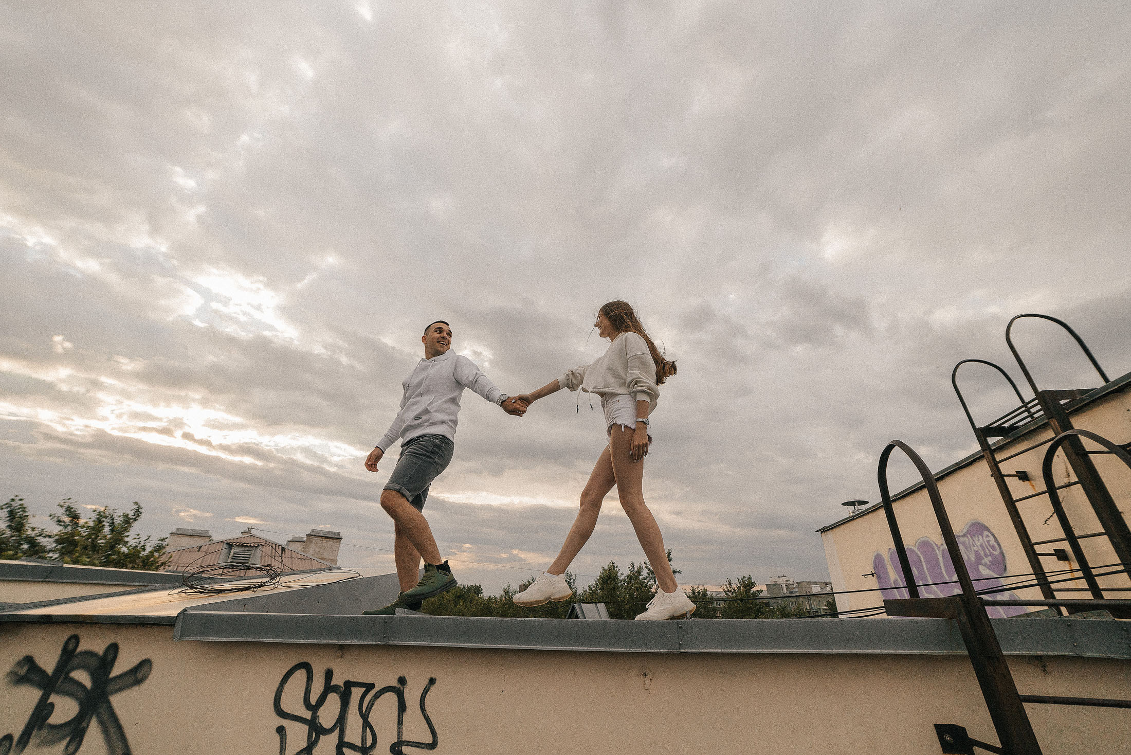 Love Story в Екатеринбурге на крыше. Свадебный фотограф в Екатеринбурге Илья Корсаков