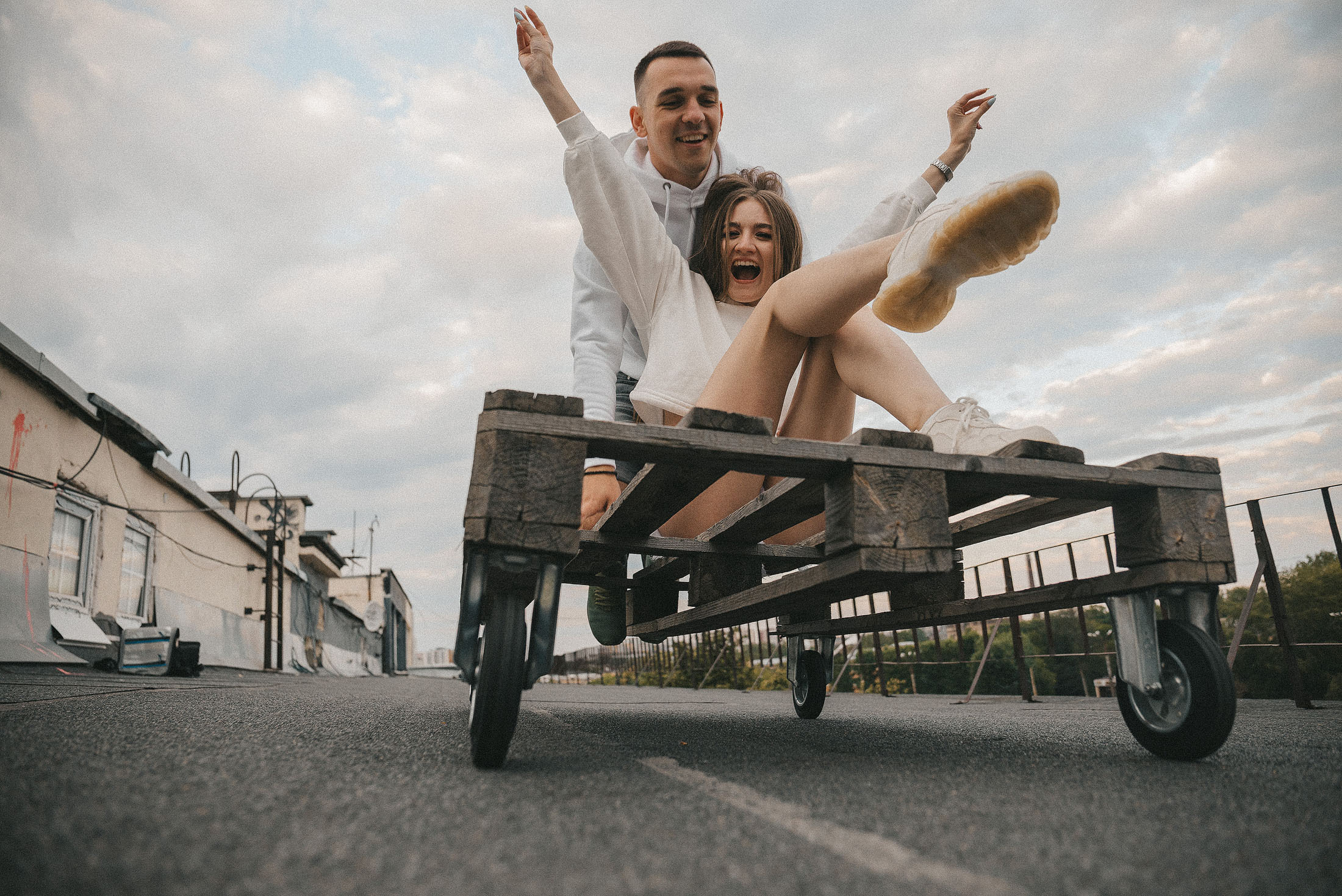 Love Story в Екатеринбурге на крыше. Свадебный фотограф в Екатеринбурге Илья Корсаков