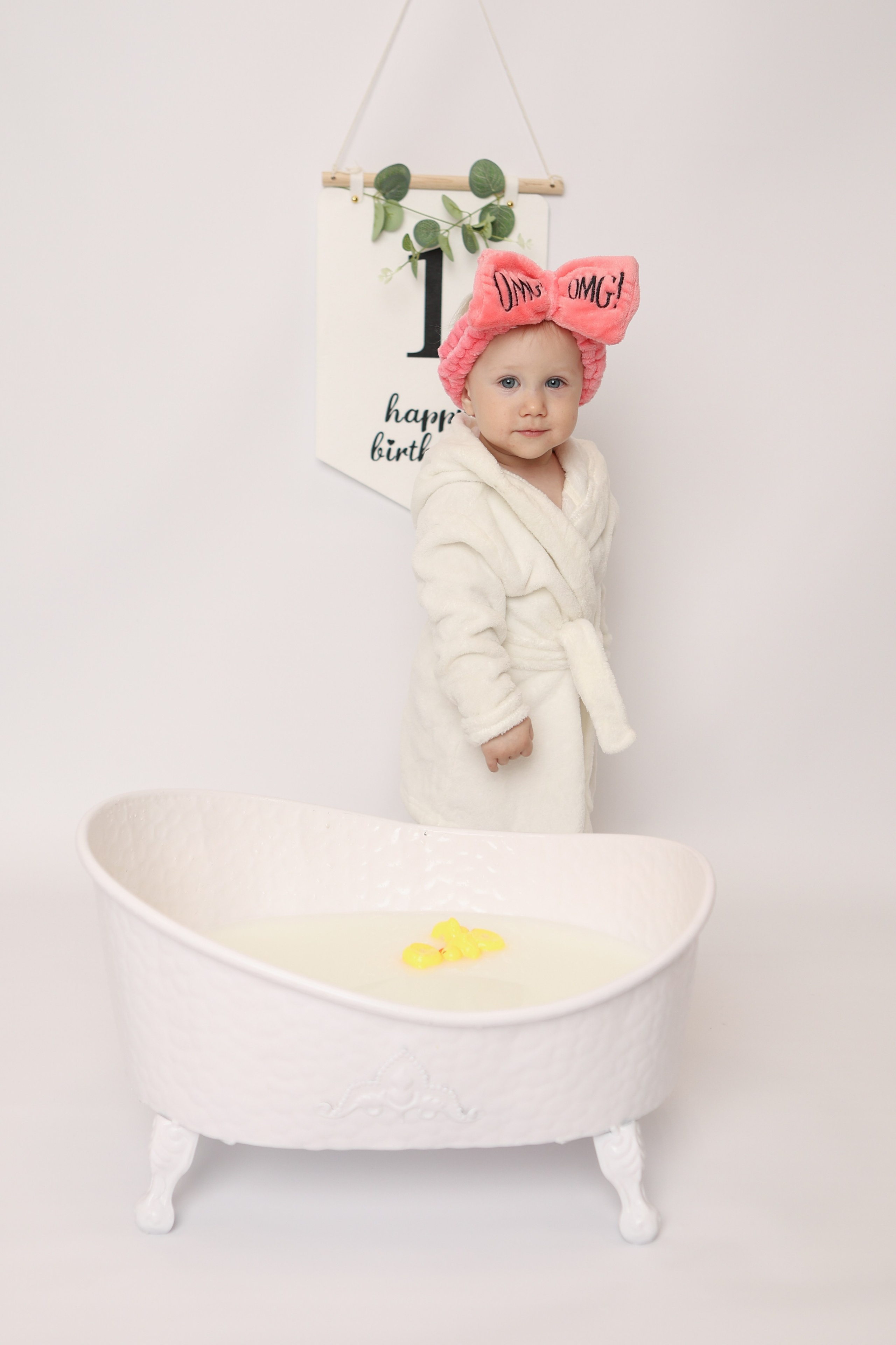 Молочные ванночки. Фотограф новорожденных. Детский и семейный фотограф Марьяна Юдина