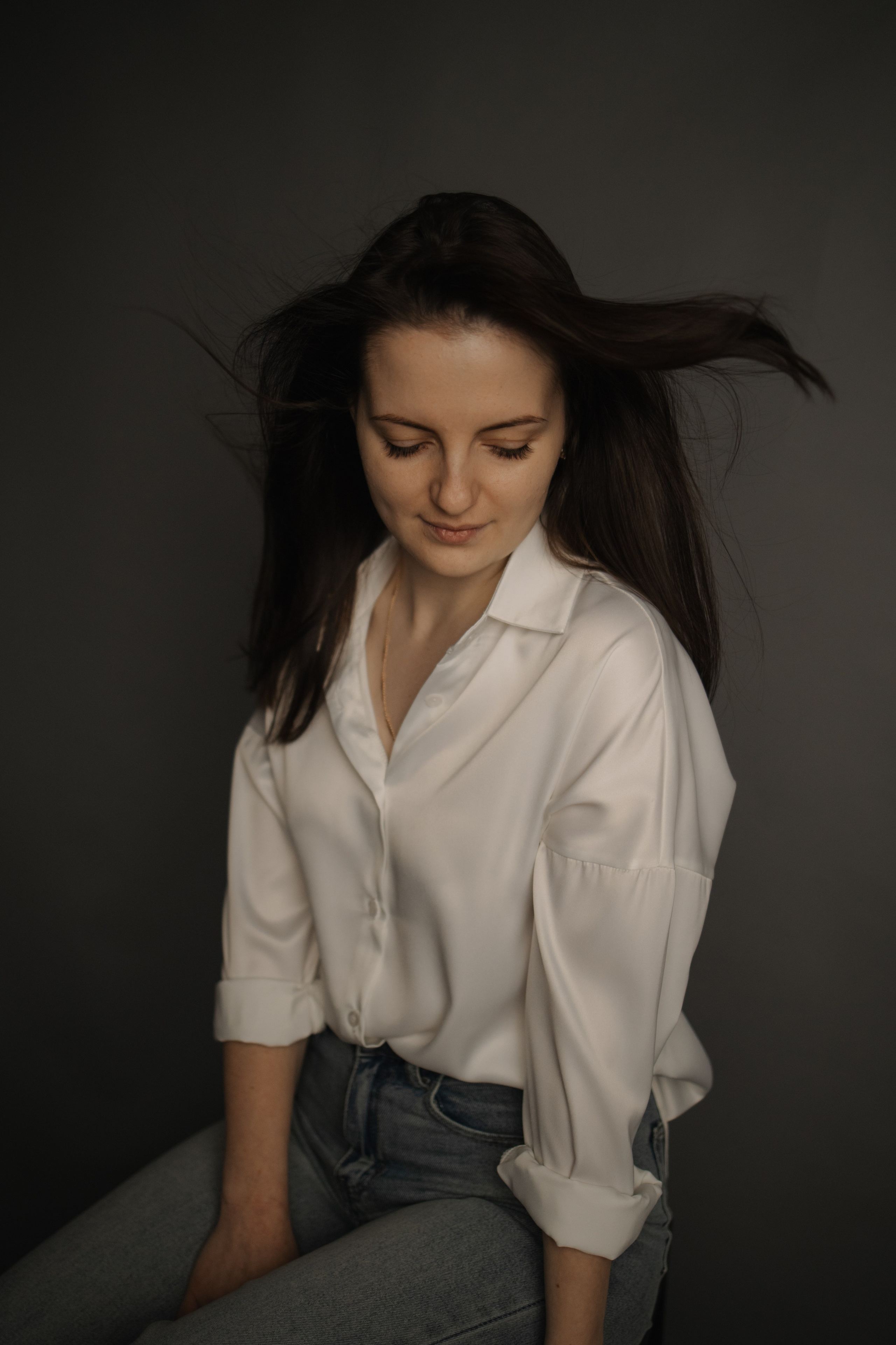 Студийная фотосессия для девушки в светлой студии. Фотограф Углич и Ярославль Ольга Тятюшкина