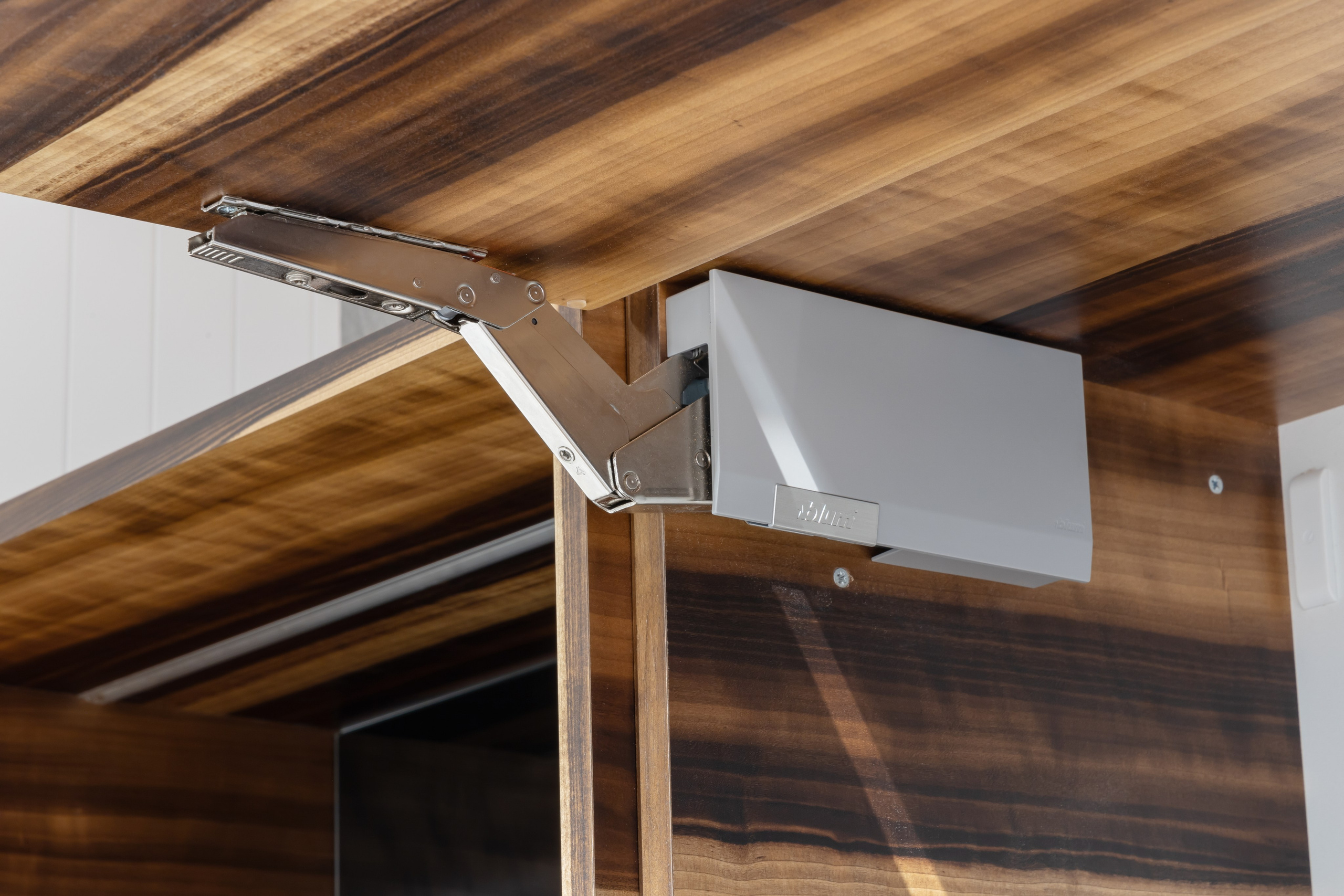 Кухня из натурального шпона. Мебель на заказ