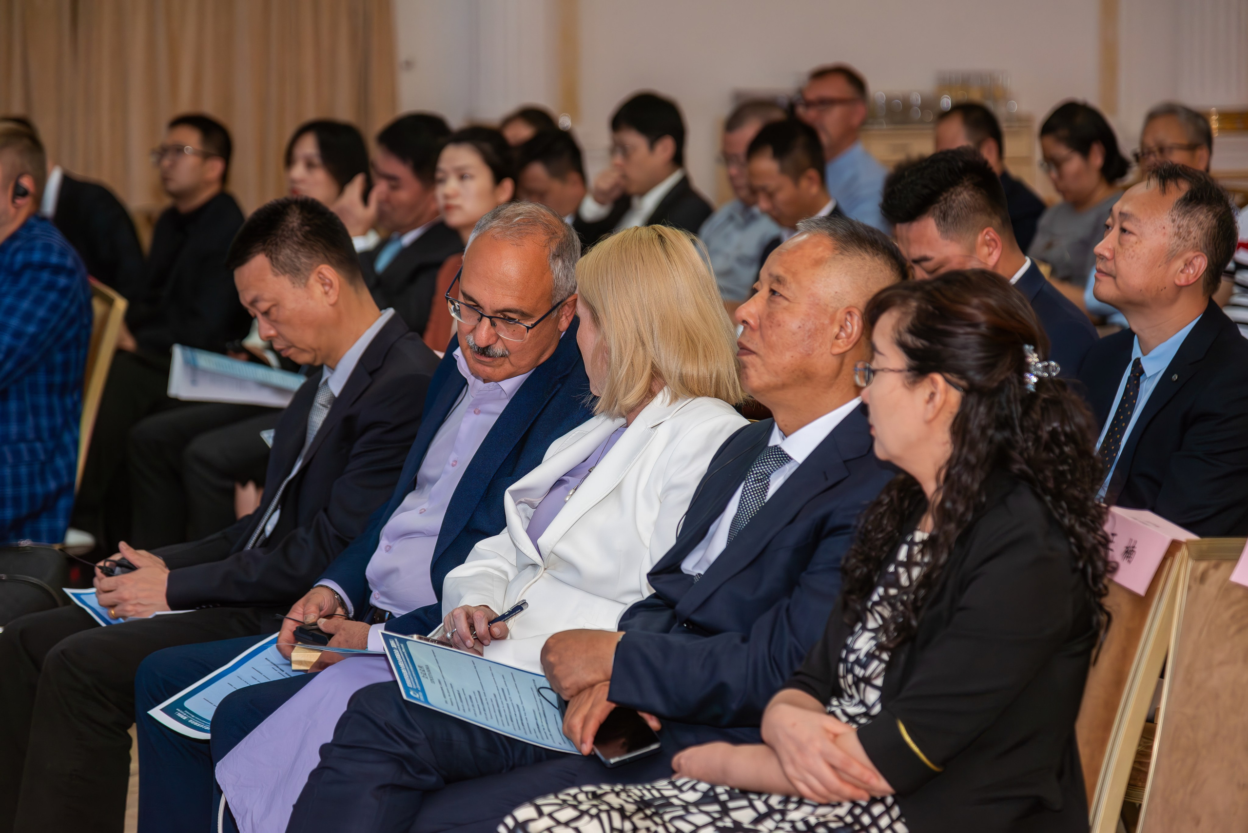 Репортажный фотограф на Бизнес Конференцию,  г.Москва,. Интерьерный & Репортажный фотограф Озеров Денис, г. Москва