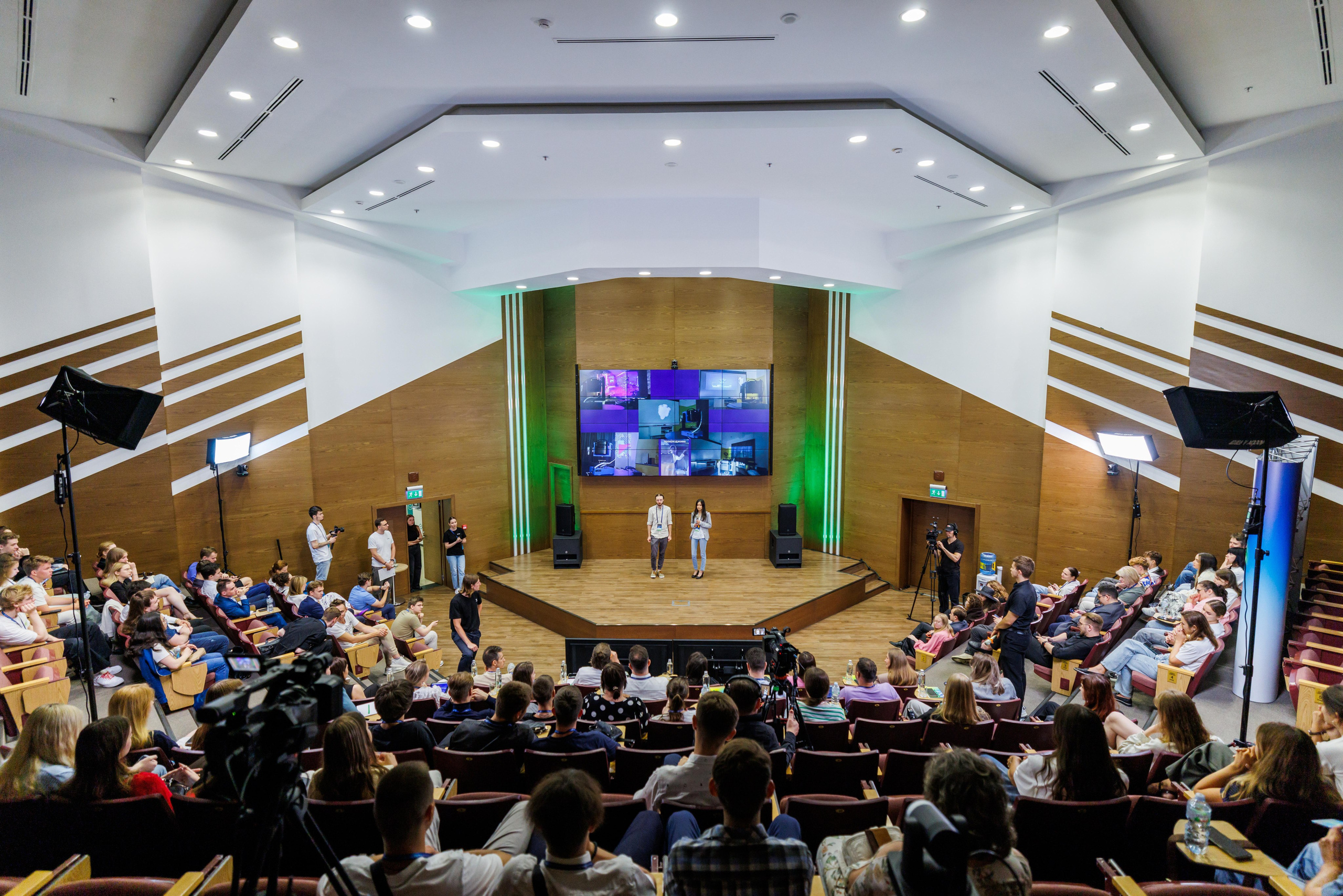Demo Day Сбер. Профессиональный репортажный фотограф
