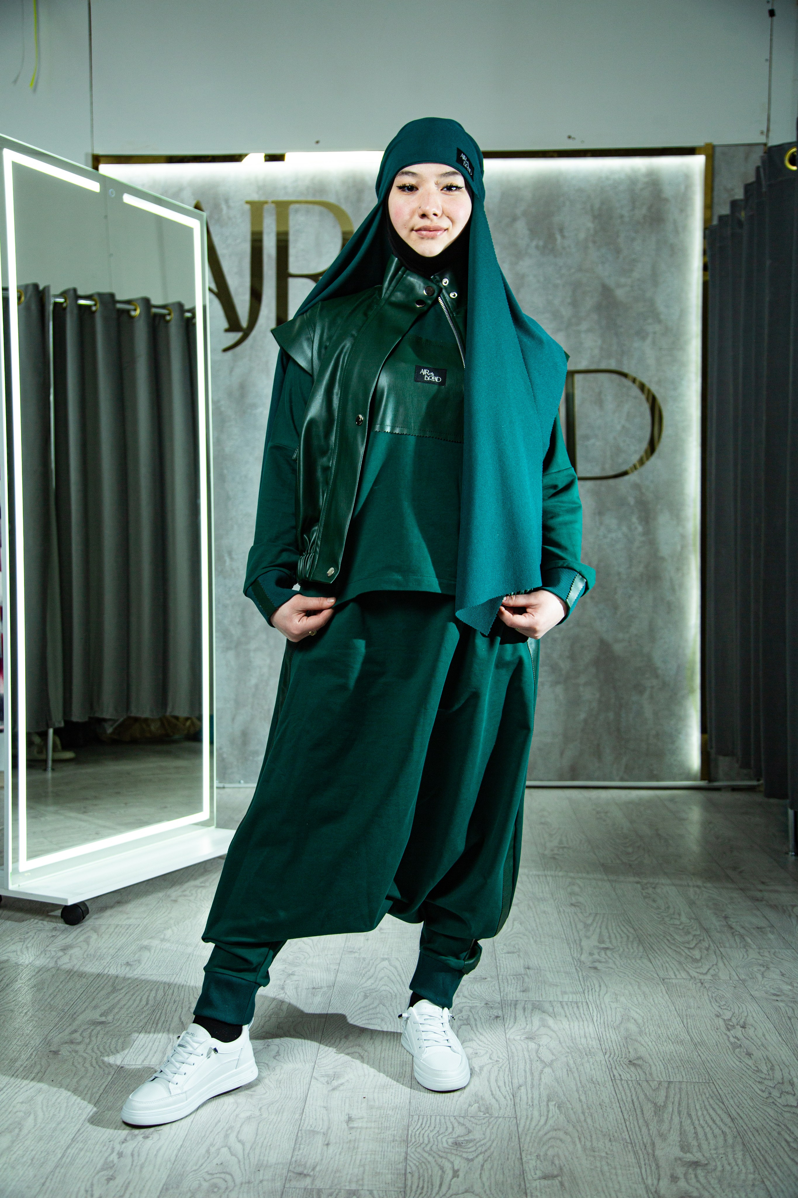 Реклама ближневосточной одежды. Натан Супервайзер по Продакшену