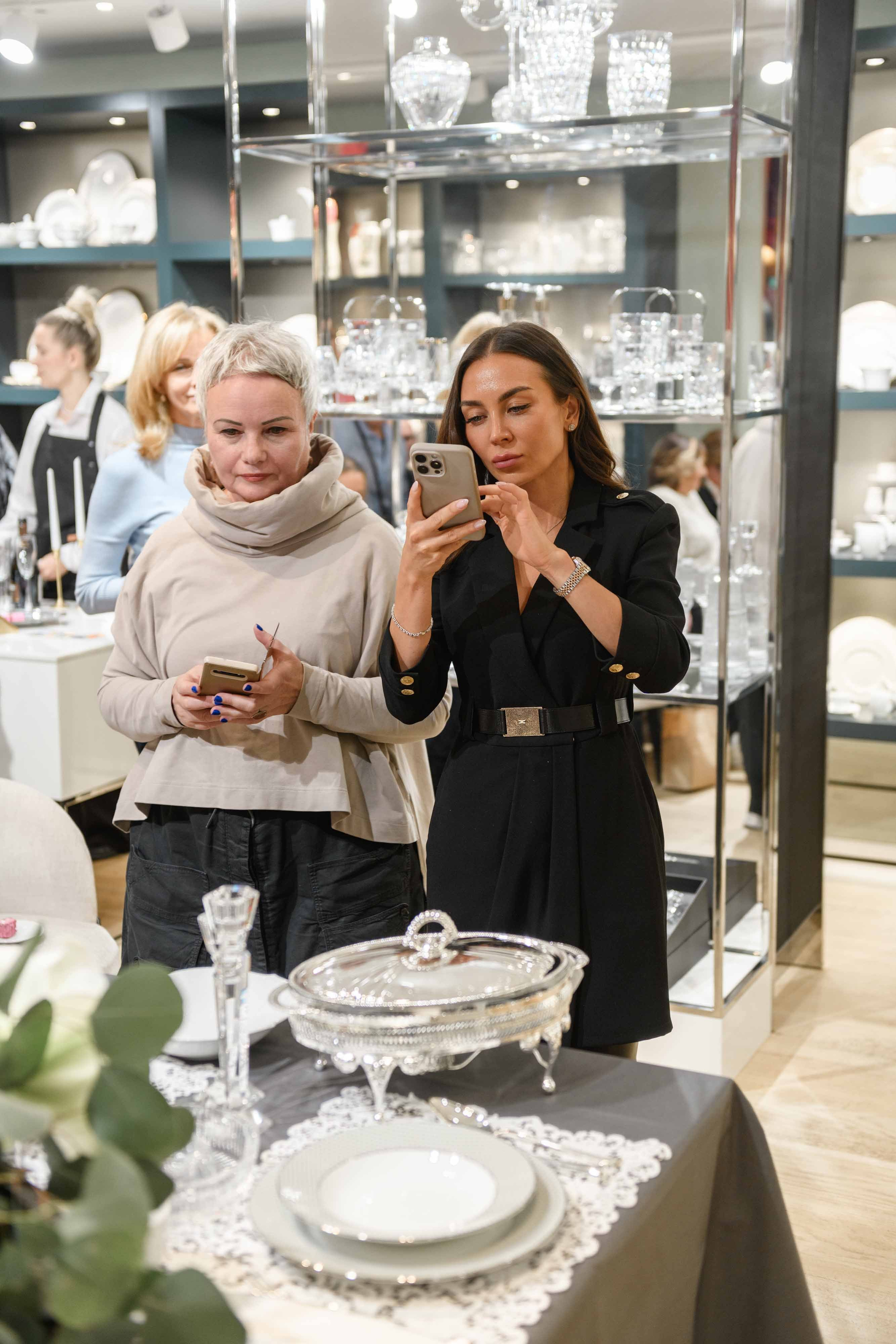 Фотосъёмка лекция по сервировке стола в бутике «Дом фарфора»