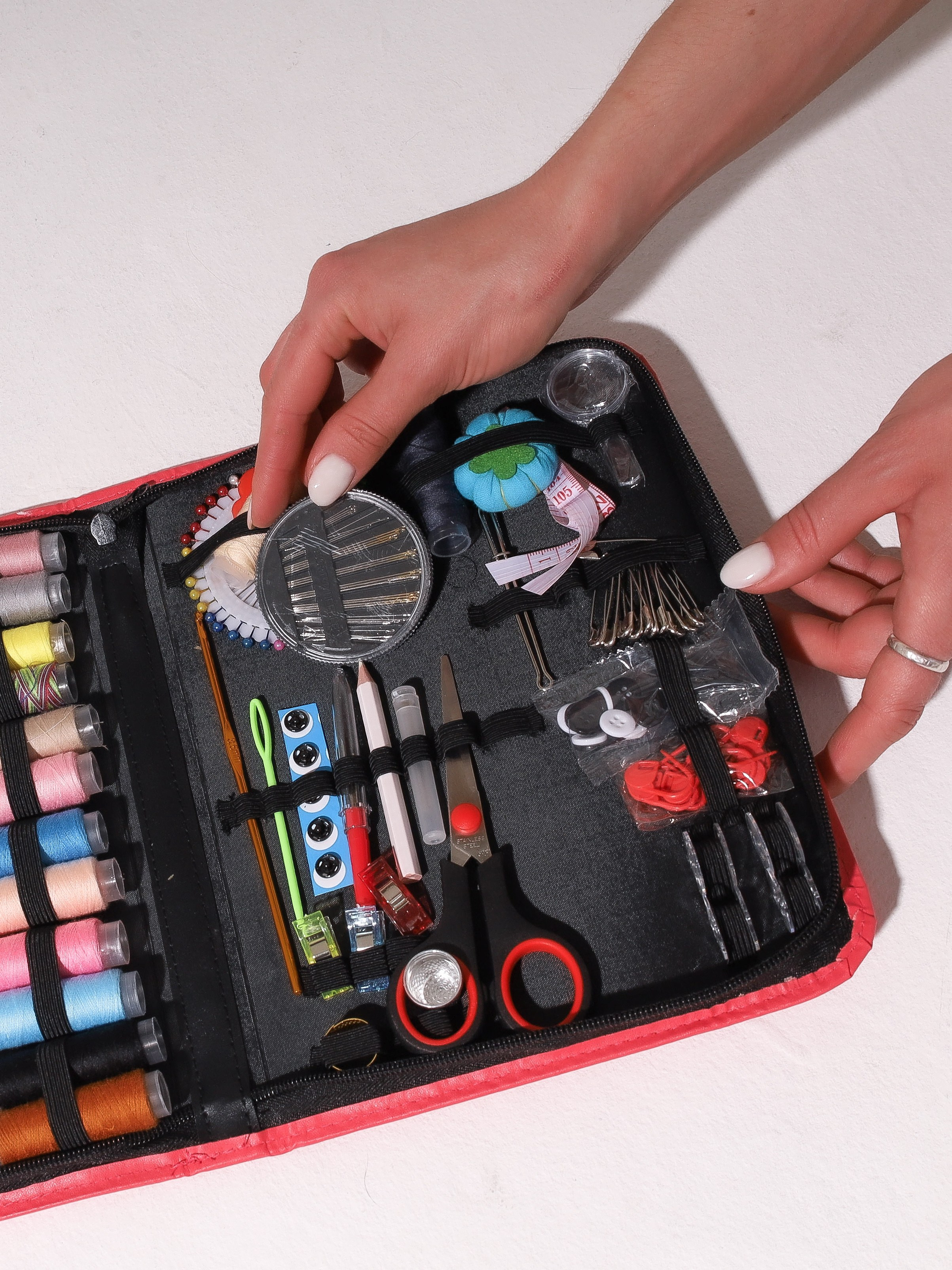 Швейный набор. Ваш семейный фотограф