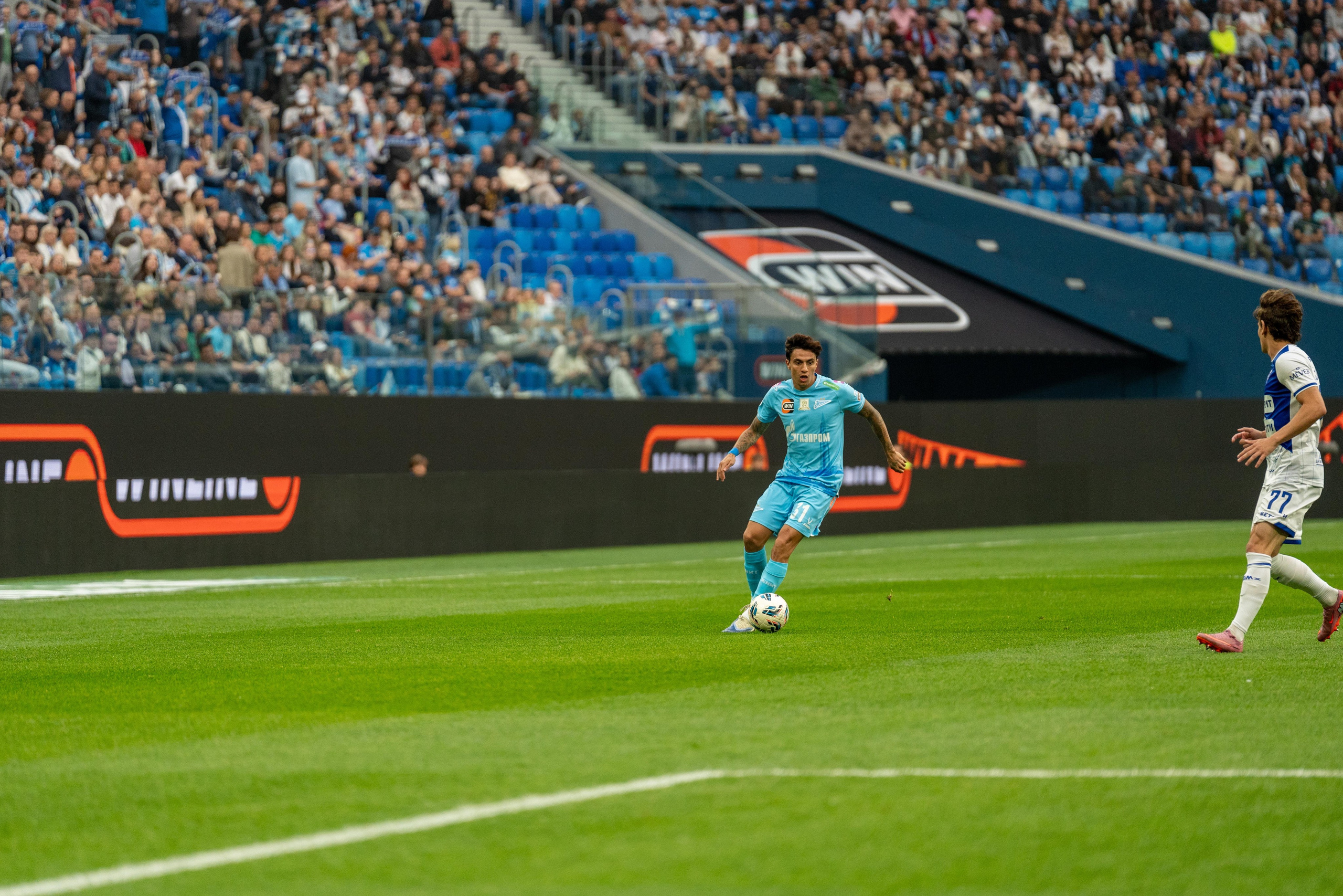 Спортивный фотограф Санкт-Петербург запечатлел динамичный момент матча Зенит — Динамо