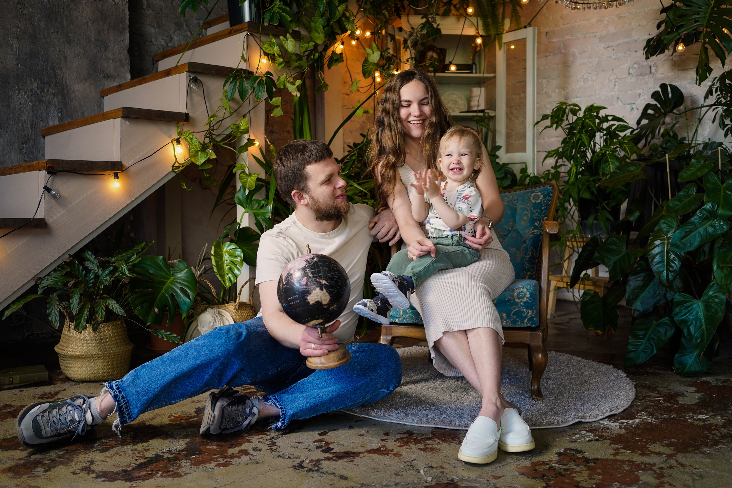 Семья с малышом в фотостудии. Семейный и портретный фотограф в Екатеринбурге Анна Лобанова