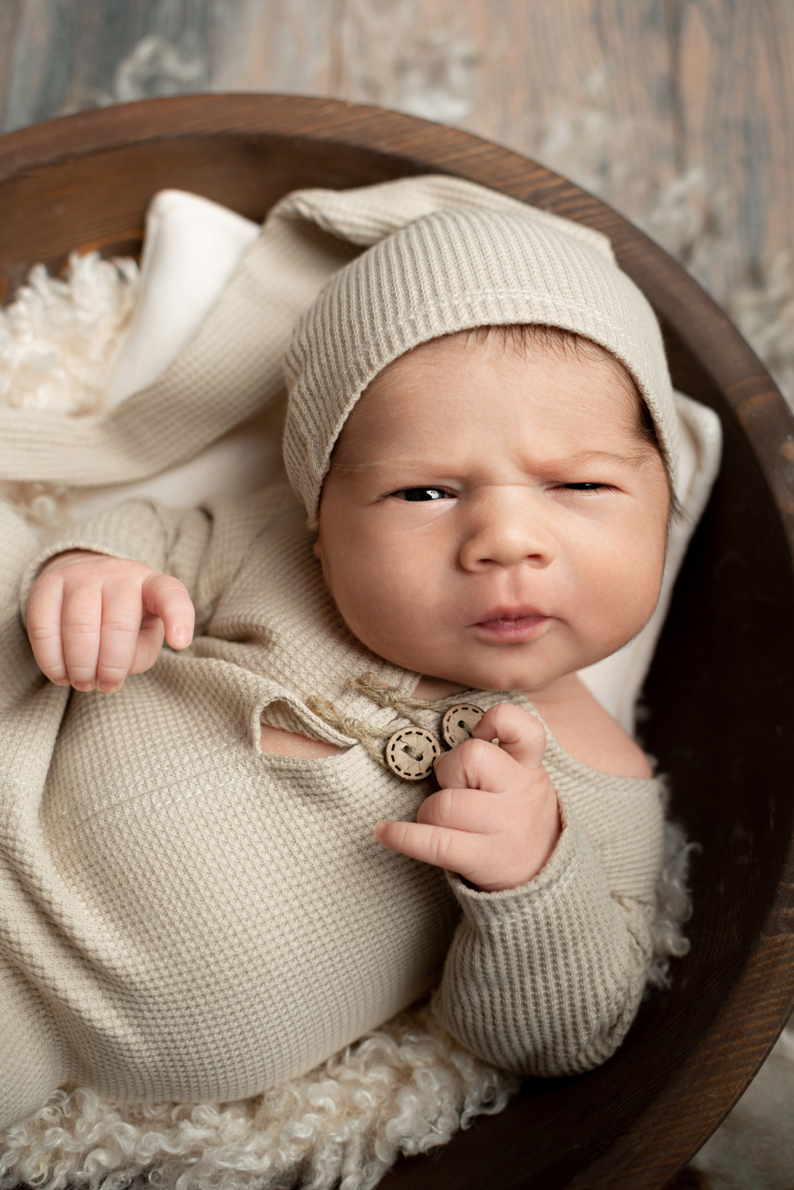 Ньюборн Крепыш малыш Эмиль. Фотограф новорожденных в Нижневартовске Лара Курдюкова