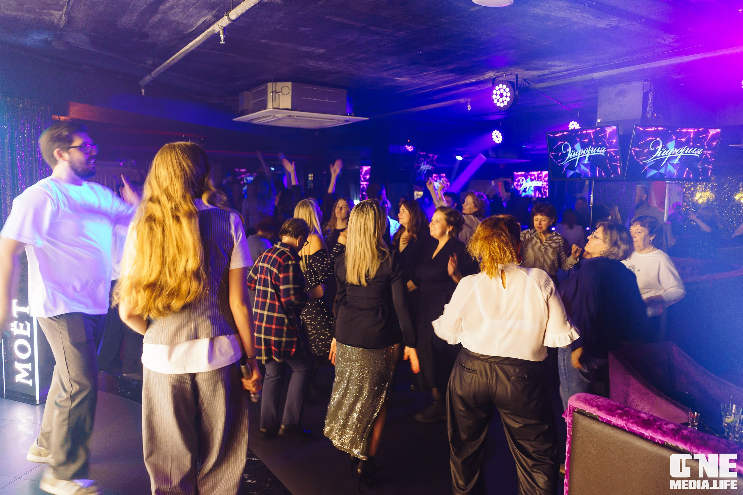 Фоторепортаж из караоке-клуба Эйфория. One Media Life: фоторепортажи, фотоотчеты с мероприятий и заведений