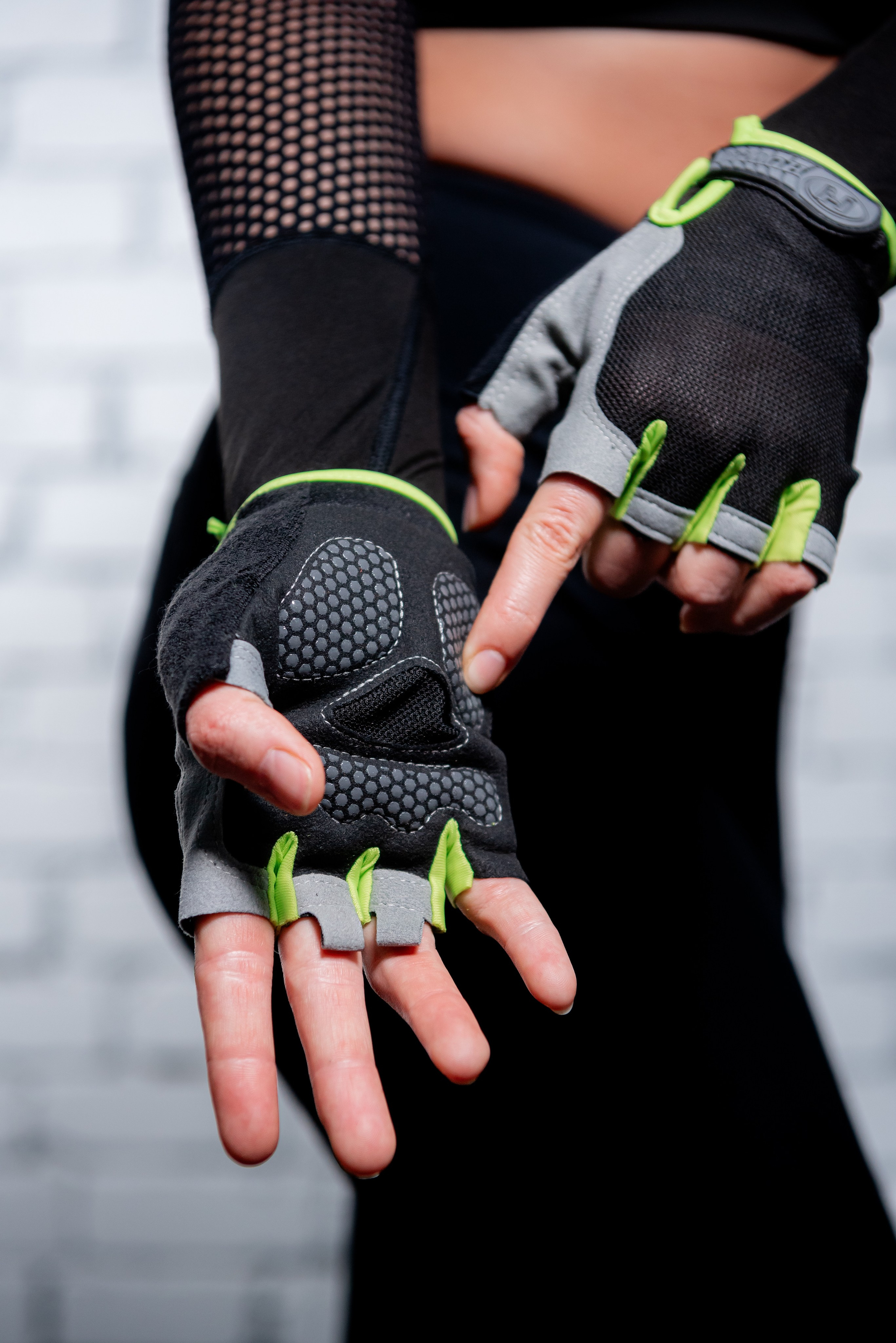 Перчатки для занятий спортом. Фотограф в Волгограде и Волжском Александр Горбань