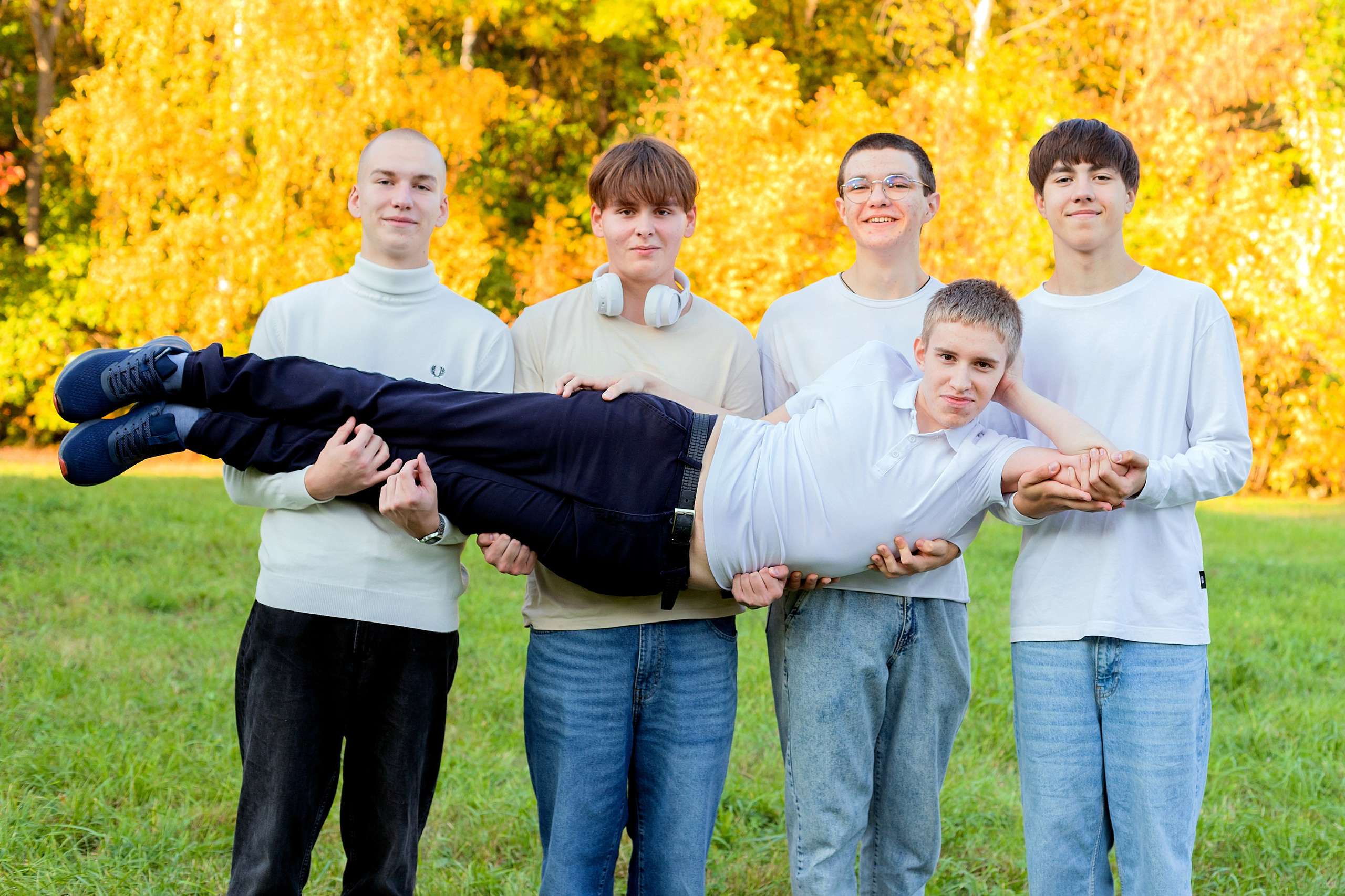 Идеи фото группами 9-11 класс. Выпускные альбомы «Эврика» в Нижнем Новгороде