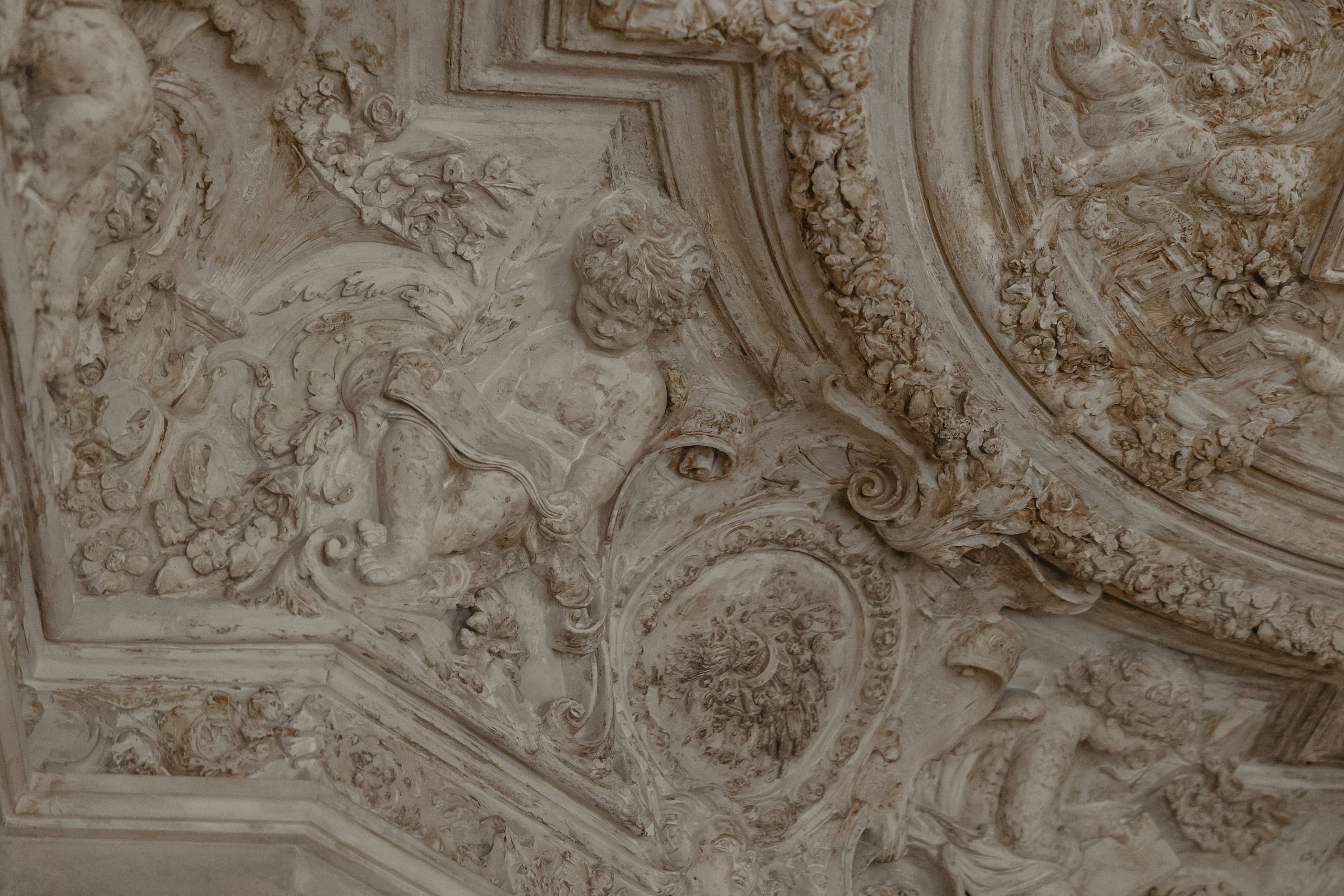 Свадебная фотосессия в отеле Twelve Reasons. Свадебный фотограф в Москве Дарья Олендарёва