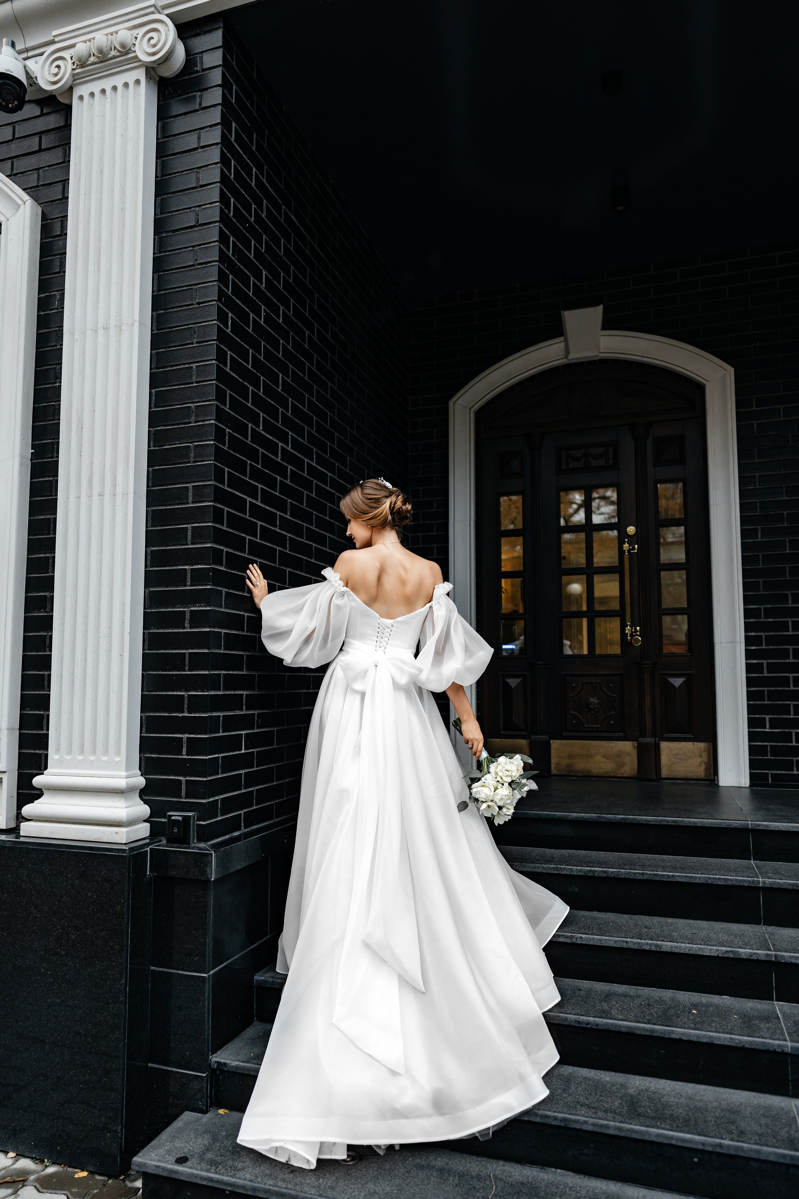 Свадебная прогулка жениха и невесты