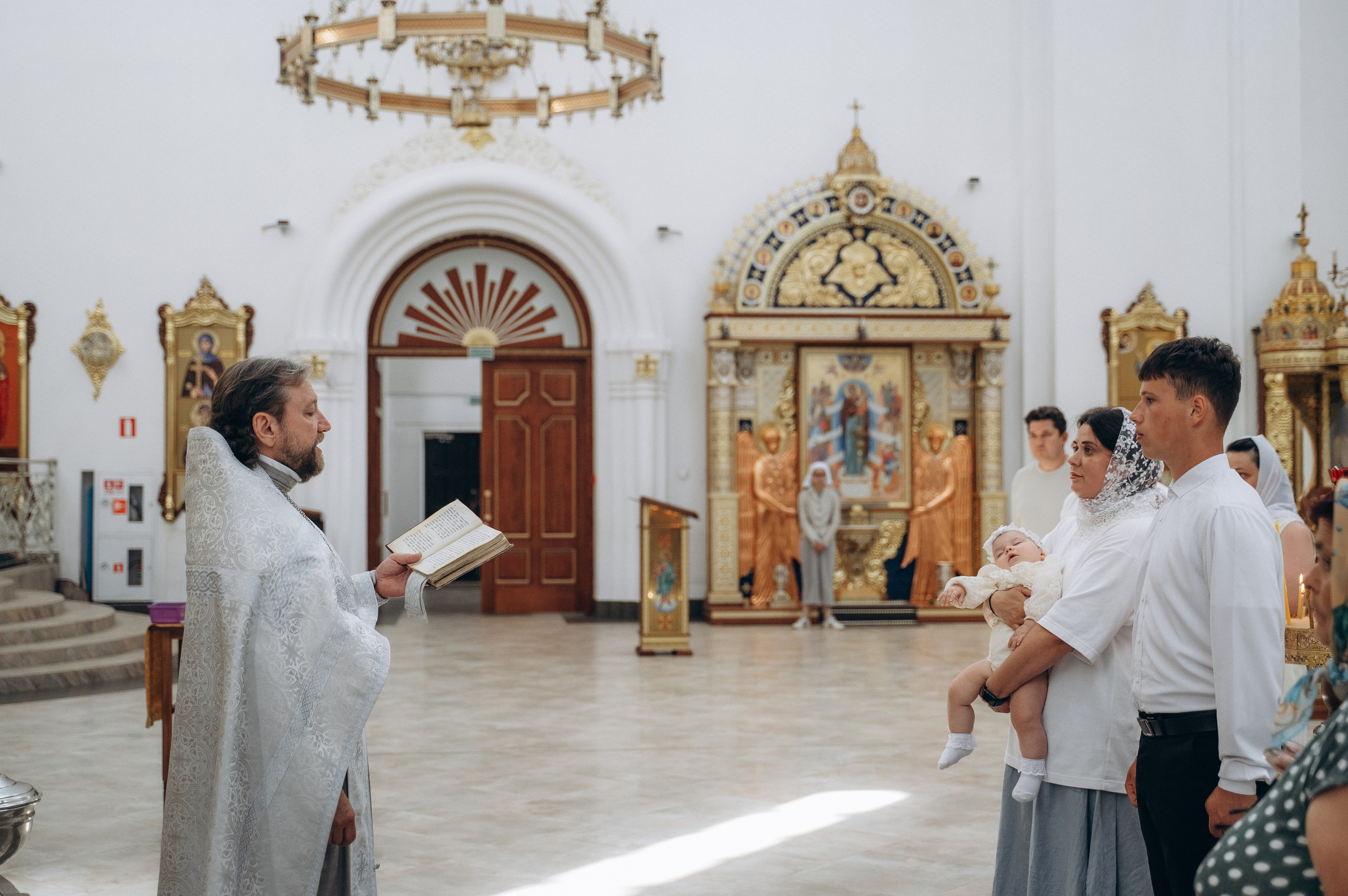 Крещение Верочки (Храм иконы Божией Матери «Всех скорбящих Радость). Семейный фотограф в Минске Дарья Дреко
