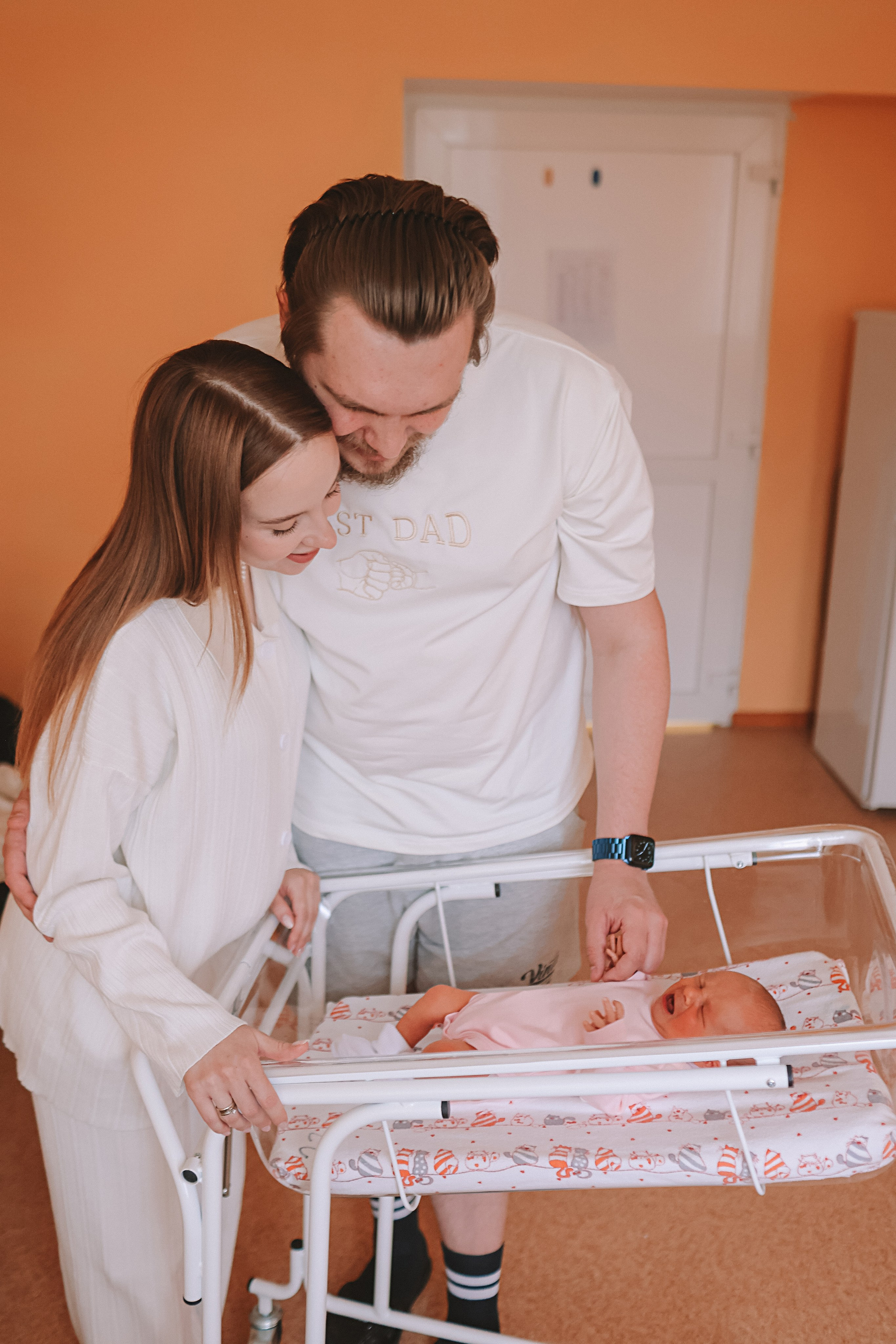 Выписка палата+внизу ПЦЭ. Семейный фотограф Тюмень, фотограф на роды Салмина Мария