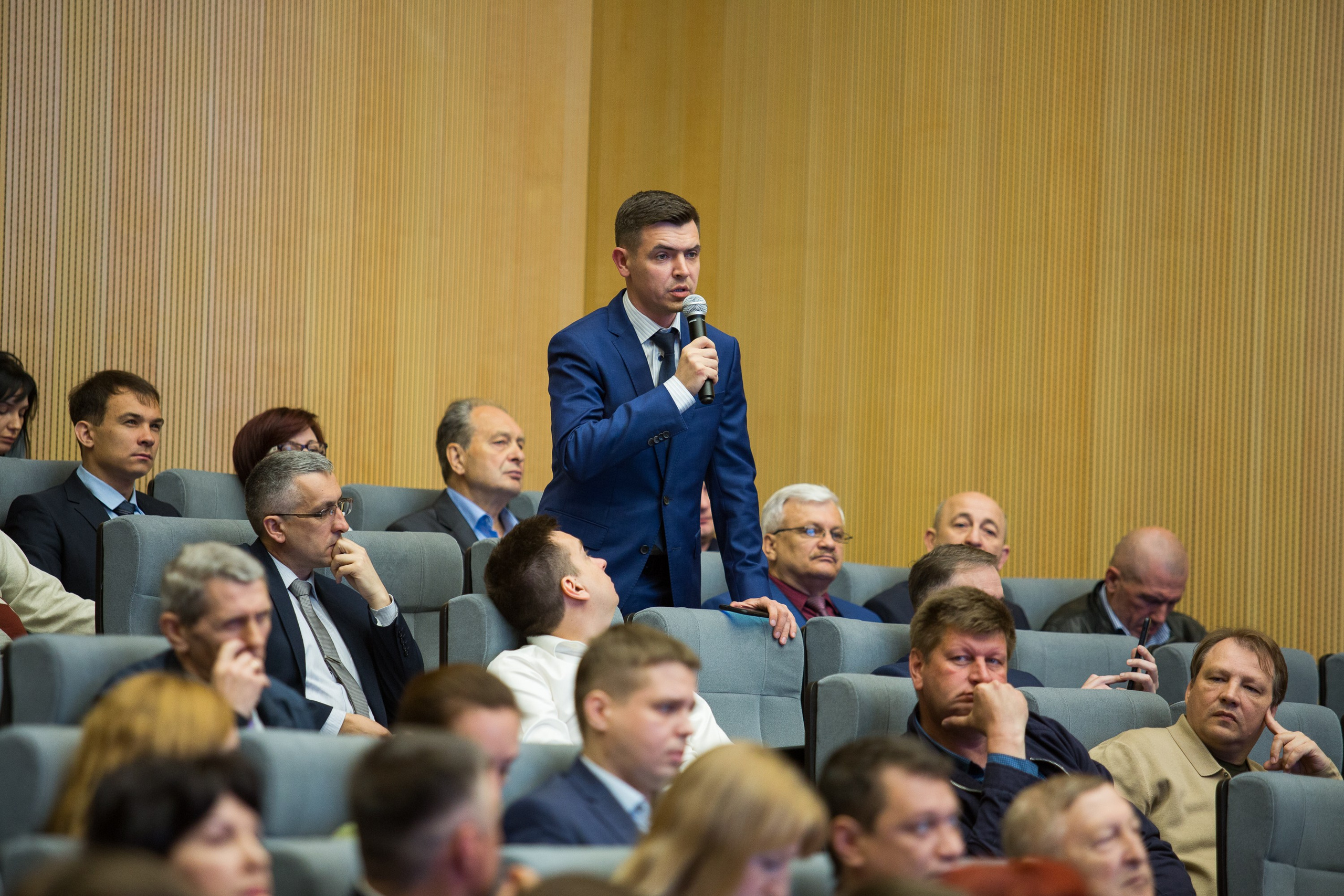 Пленарное заседание «Бизнес у моря». Репортажный фотограф во Владивостоке