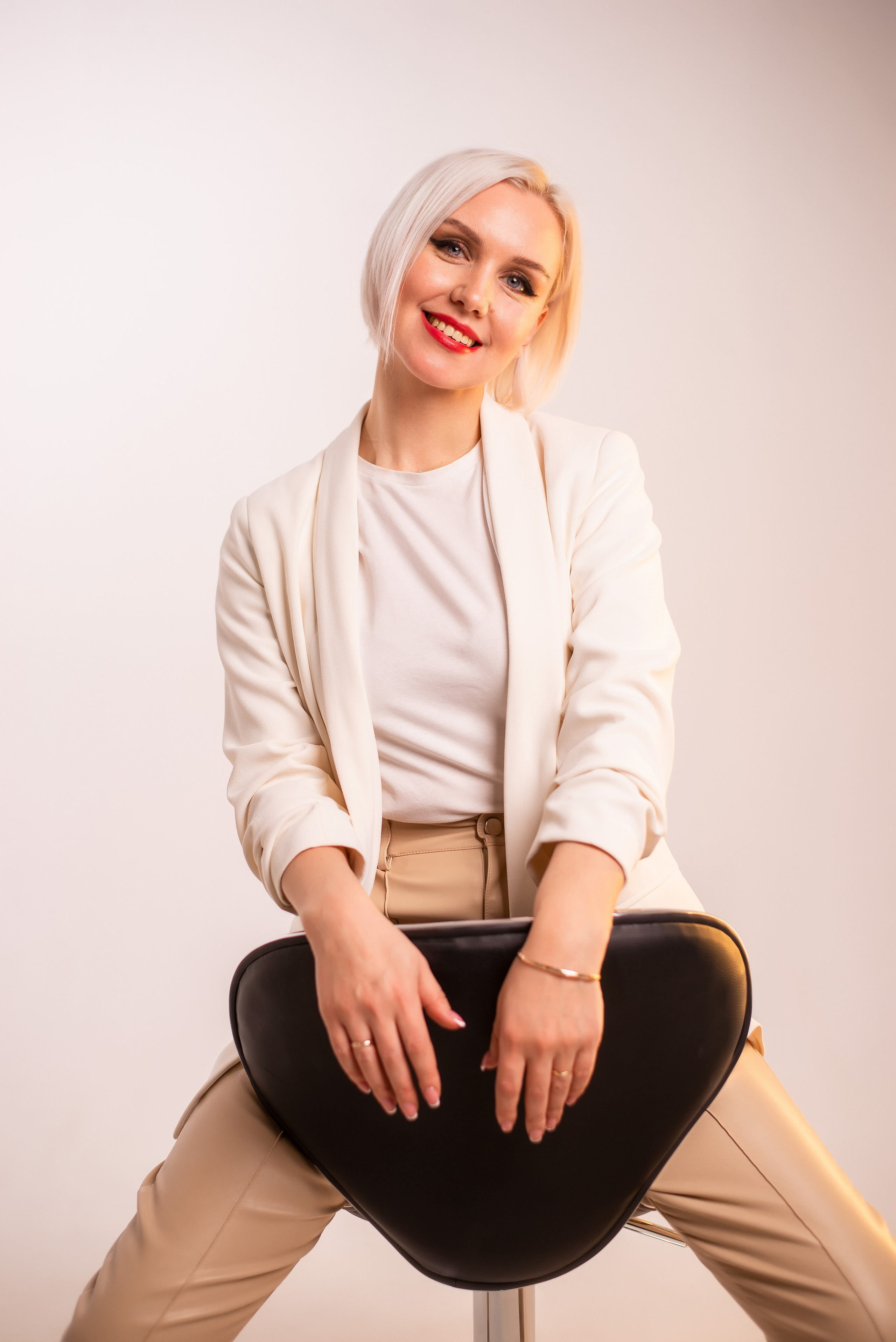 Валерия в фотостудии Black & White. Творческий фотограф Вологда