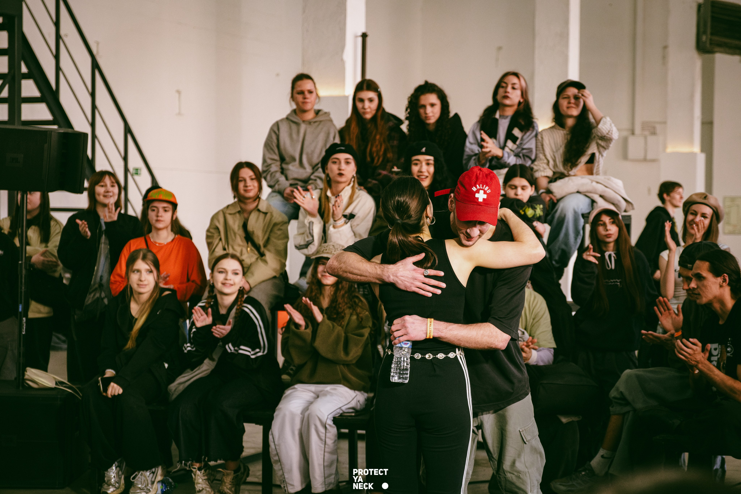 PROTECT YA NECK 22/03 (@youlovebu). Соня бу тебя сфоткала