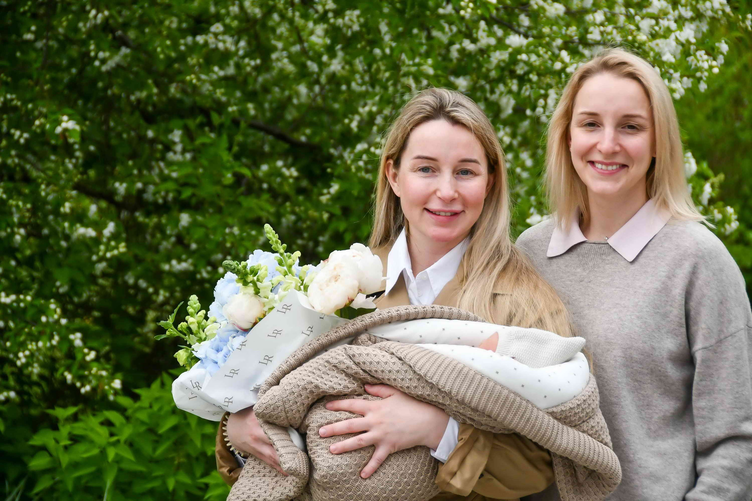 Выписка из роддома. Гуляния. Репортажный и детский фотограф в Новосибирске