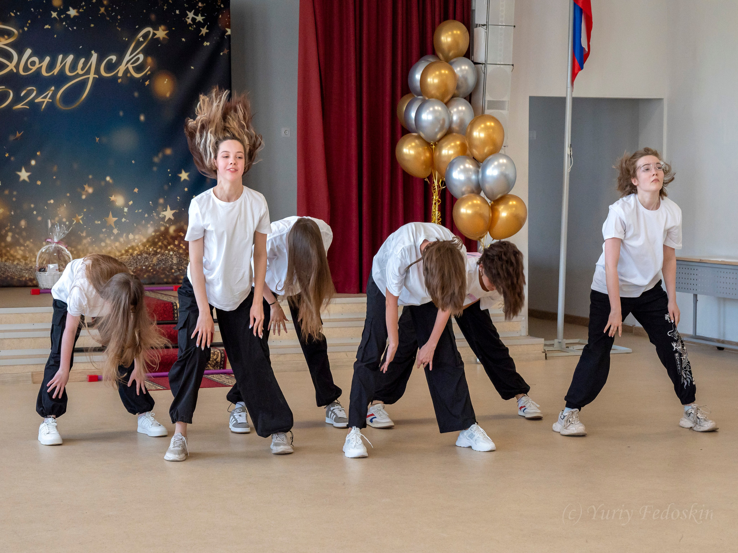 Репортаж о выпускном 9 классов в школе № 7 города Королёва, 26.06.24г. Профессиональный фотограф интерьеров в Москве Юрий Федоскин