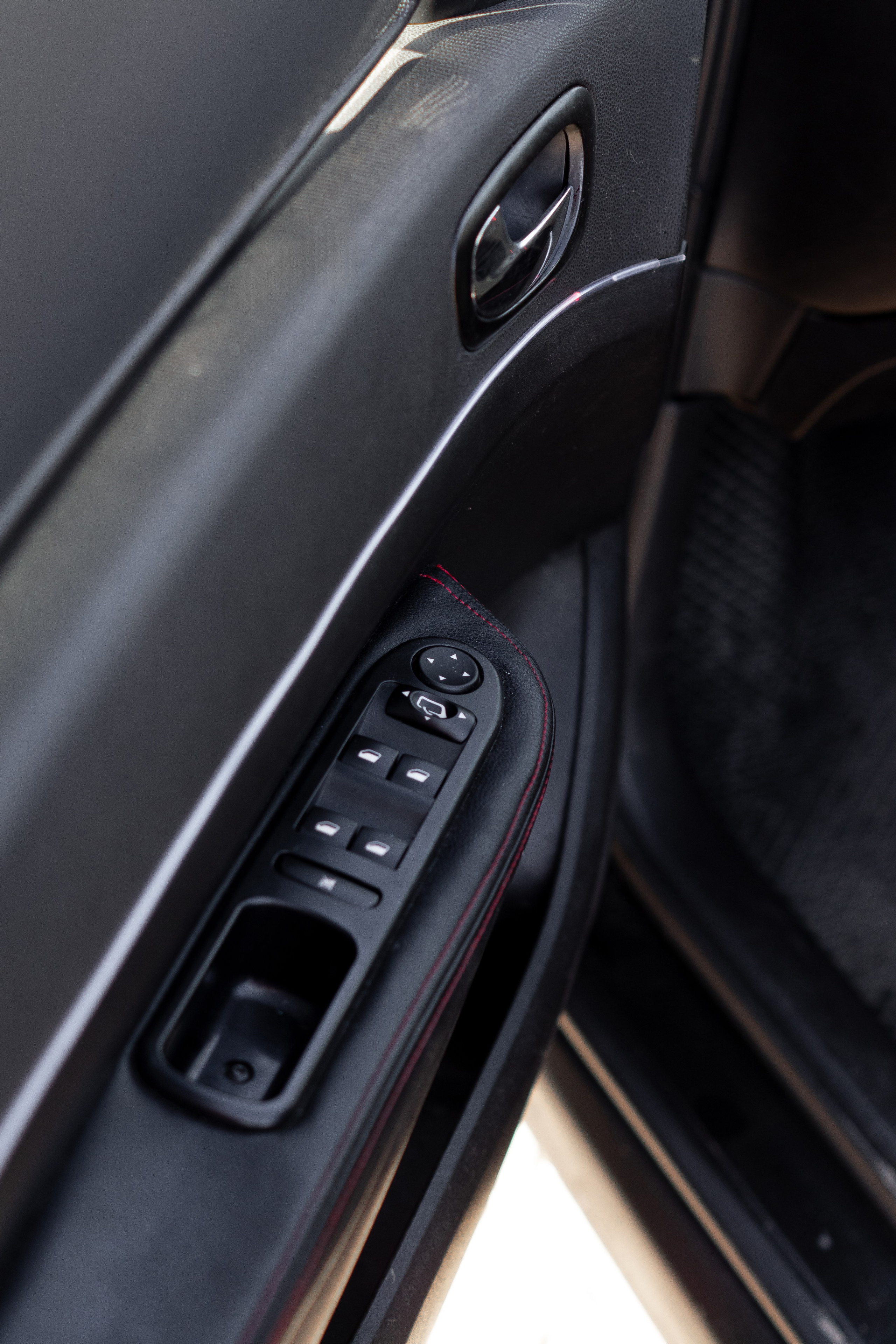 Съёмка для автосалона «Звезда Сибири». Женский фотограф Омск, Екатерина Петрова