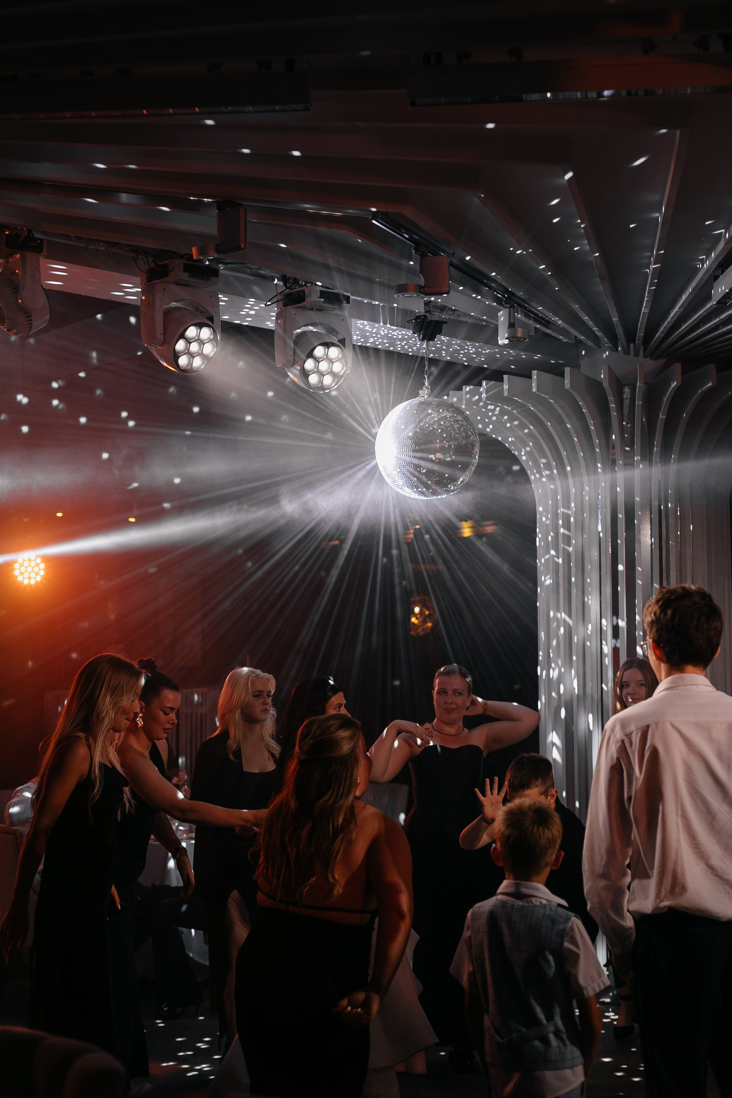 Rain falls down. Главная